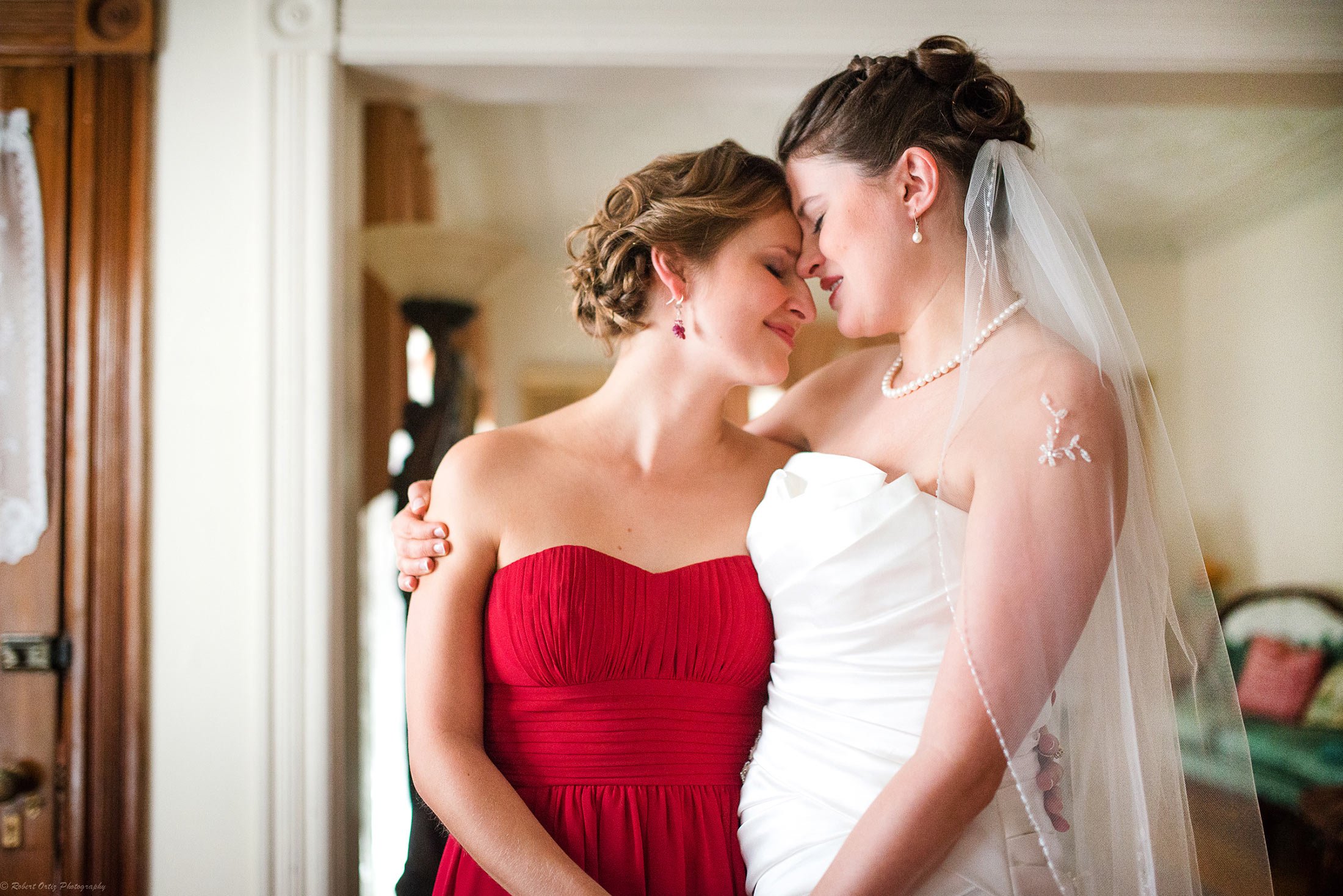 Bride and sister wedding moment |Robert Ortiz Photography (Copy)