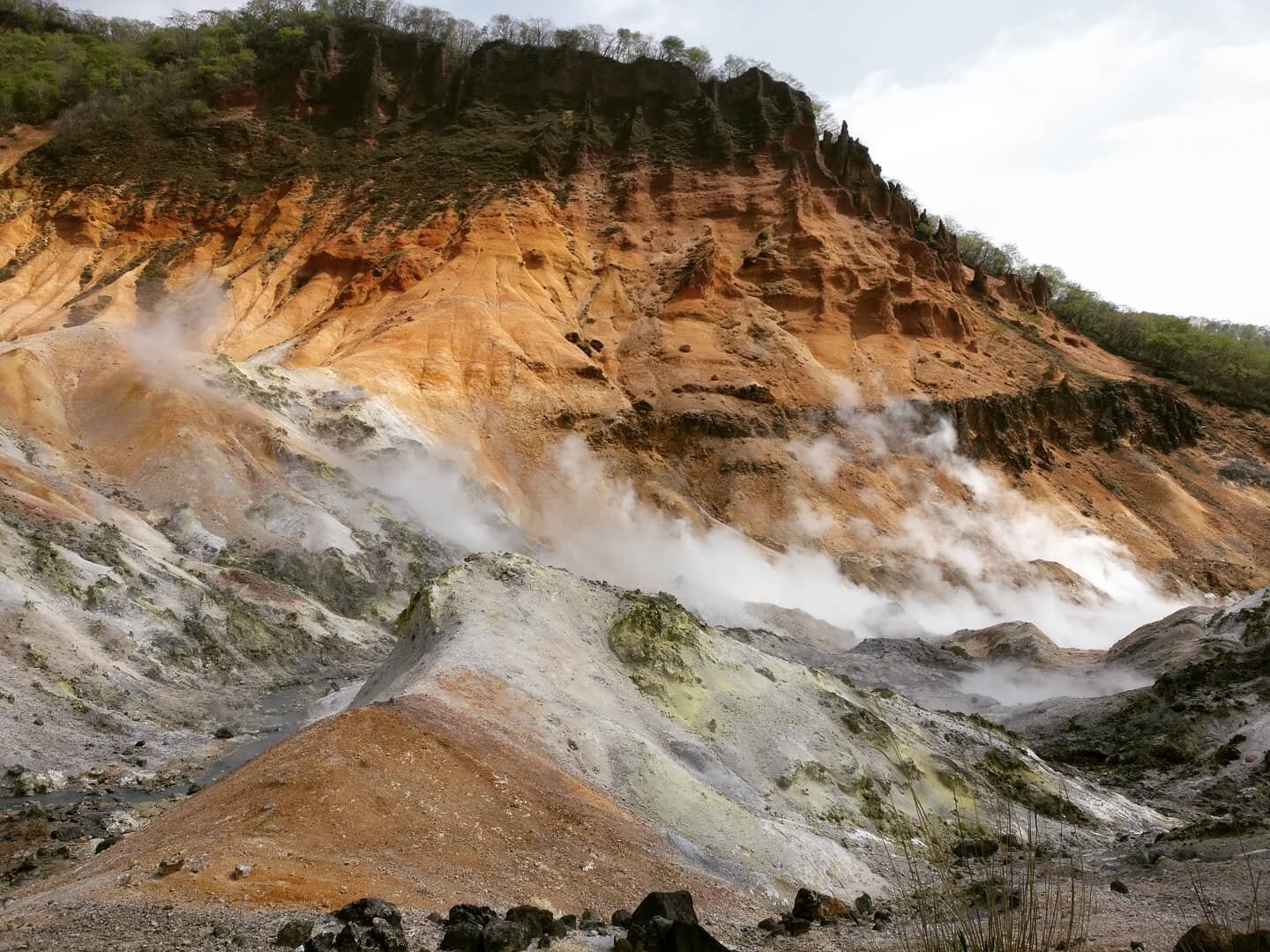 The #hotsprings of #noboribetsu are fed by the bubbling water beneath the park in #japan. Hot springs, called #onsen in Japanese are a very important part of #japaneseculture. The natural hot water also provides opportunities for the development of #