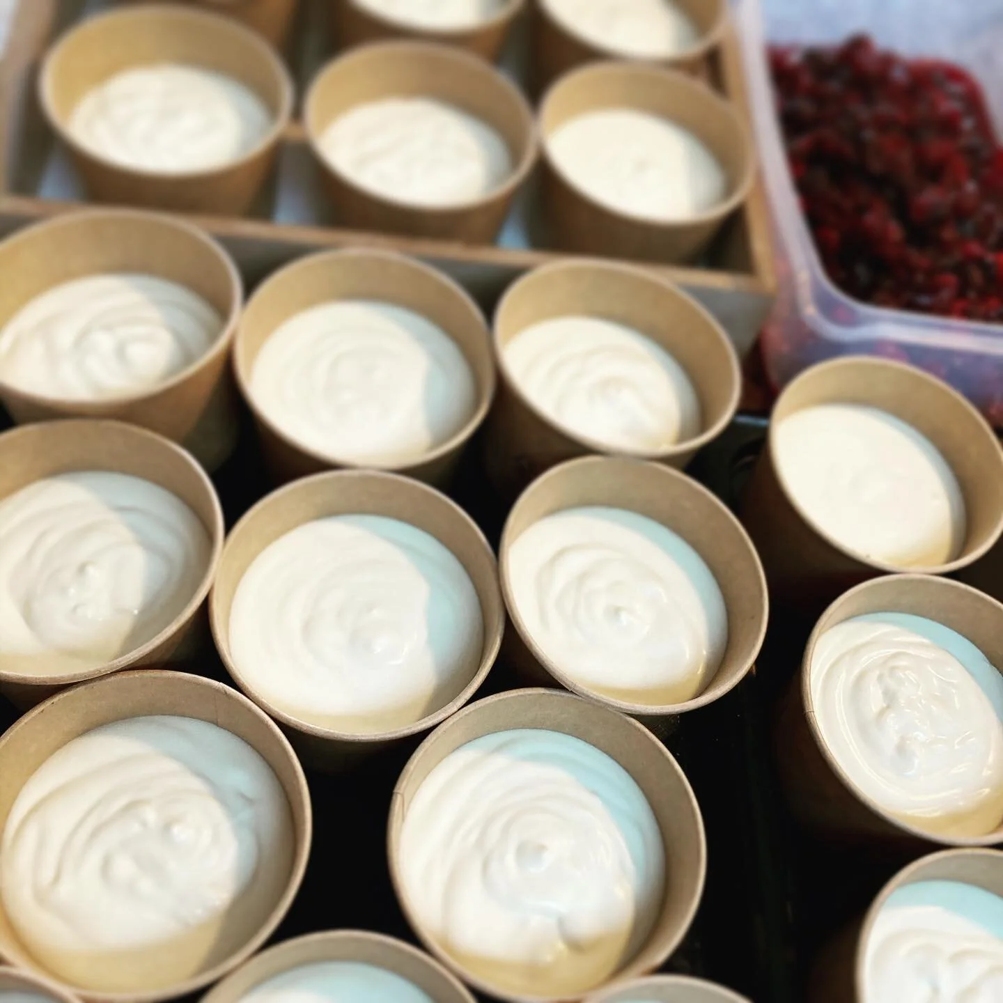 White chocolate and cranberry cheesecakes (with some healthy tweaks:-). #christmasbaking #kerstrecepten #personalcheflife #chefkok #healthydessert #gezondtoetje #nutritionistapproved
