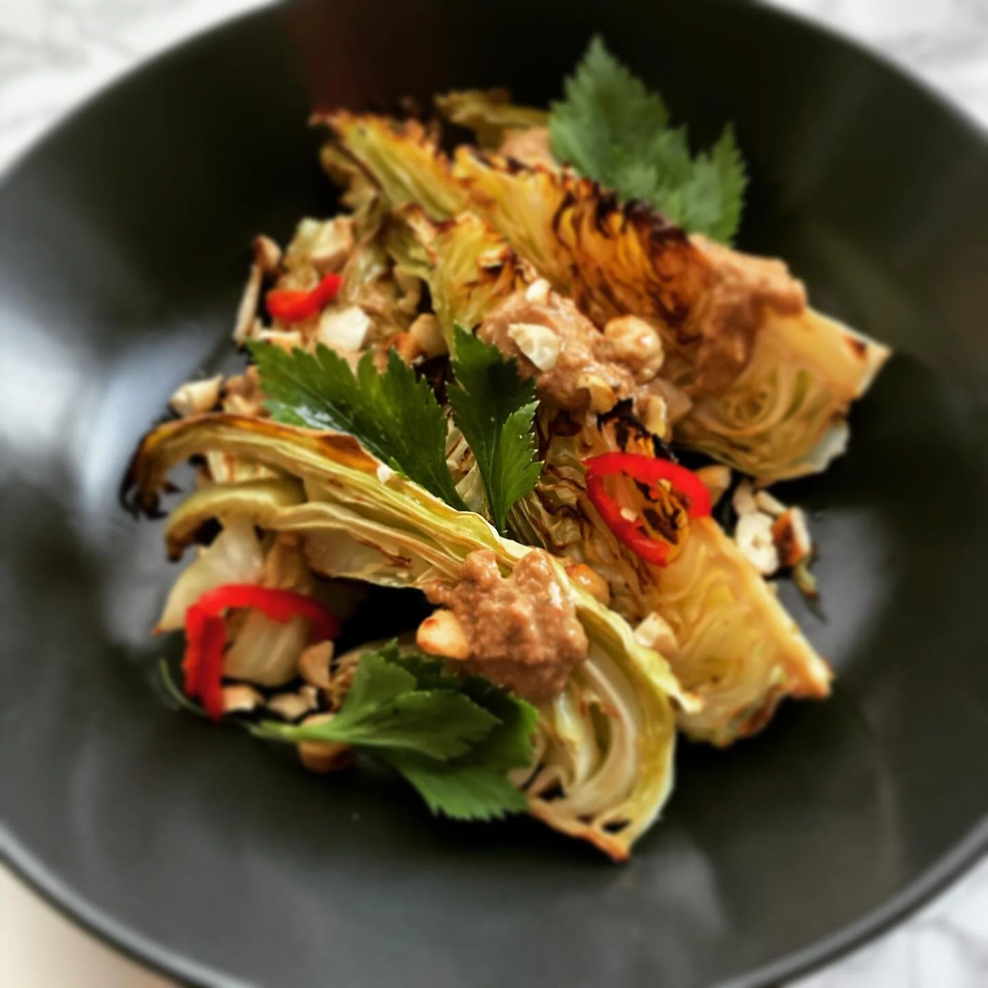Roasted cabbage &ldquo;Indonesian style&rdquo; with cashew nut sauce, lime and chili #seasonalvegetables #healthyeating #chefprepared #nutritionistrecipes #utrechtfood