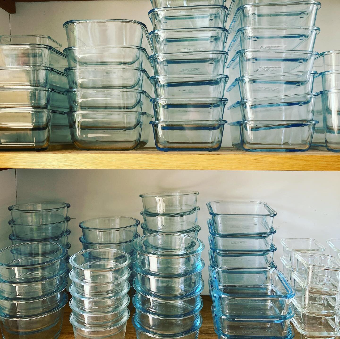 Takeout food delivery has exploded in 2021. More takeout/delivery means more garbage in our landfills. While many takeout containers are claimed to be recyclable, 86% of them end up in landfills. MaryMade delivers in glass oven dishes which can go ri