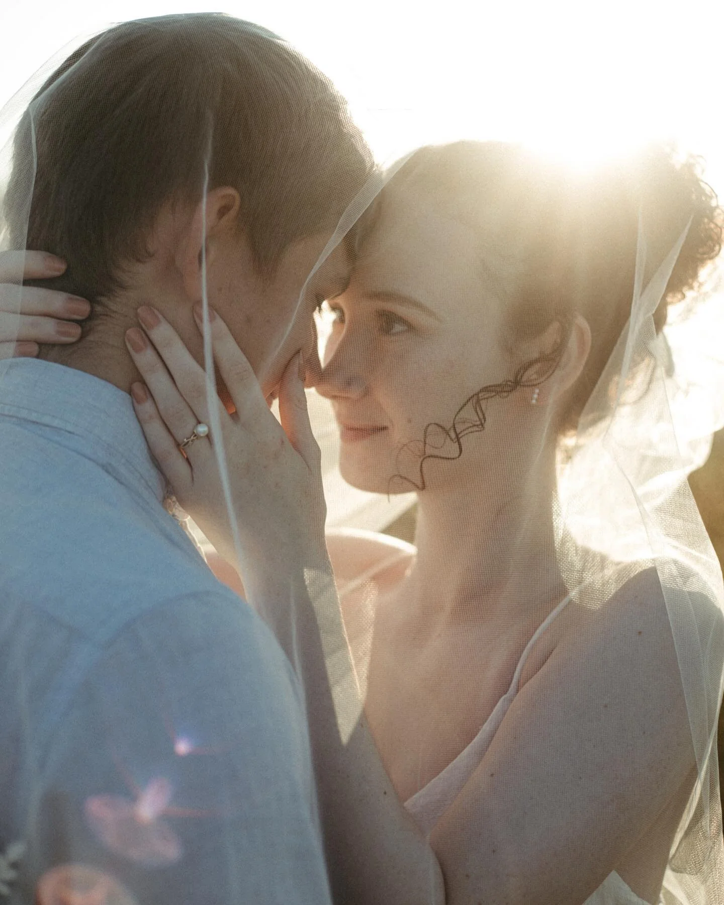 Man I hate the instagram crop!! Swipe to see the full frame! 

This amazing couple&rsquo;s wedding day is coming up sooon and I cannot wait🥂

-

(Also you guys are going to have to bear with me with my posts), I have to re-edit and post old content 