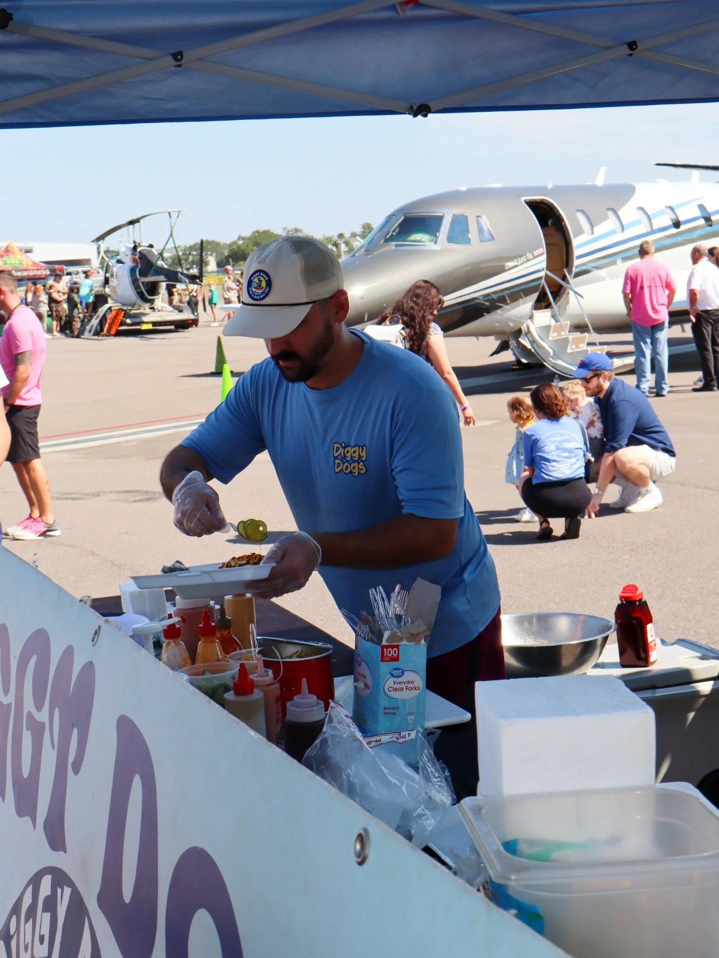 We go where you go. 🌭

From backyard parties to big events, Diggy Dogs brings the flavor.

Choose full-service catering or easy drop-off, with packages made for everyone.

You pick the place &mdash; we&rsquo;ll handle the rest.

📲 Book your event t