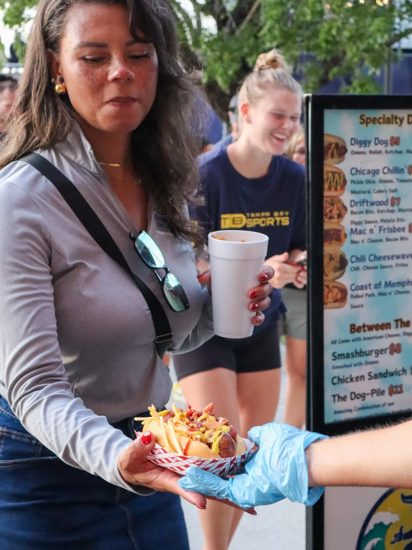 Big crowd, bigger appetite?👏🏻

We&rsquo;ve got it covered!

From office events to game days and everything in between, our catering serves up hot dogs grilled to perfection, juicy hamburgers, Philly cheesesteak sandwiches, and wings that disappear 