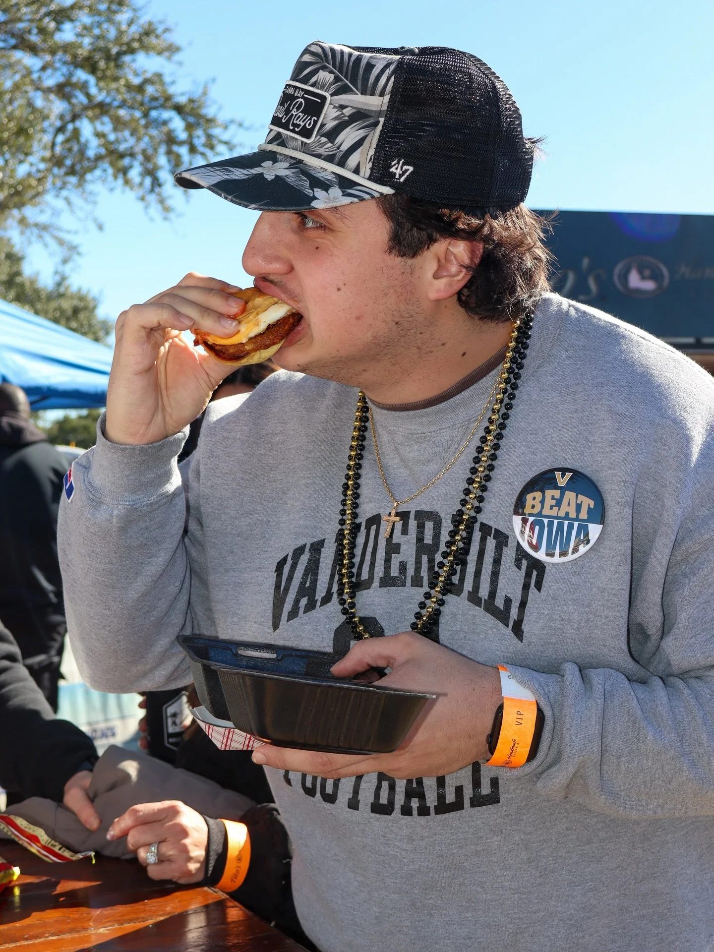 This is what crowd-pleasing catering looks like

From office meetings and game day spreads to birthday bashes and beyond, we cater it all with loaded hot dogs and big flavor😎

Easy, fun, and guaranteed to score points with your guests.👏🏻

Keep it 