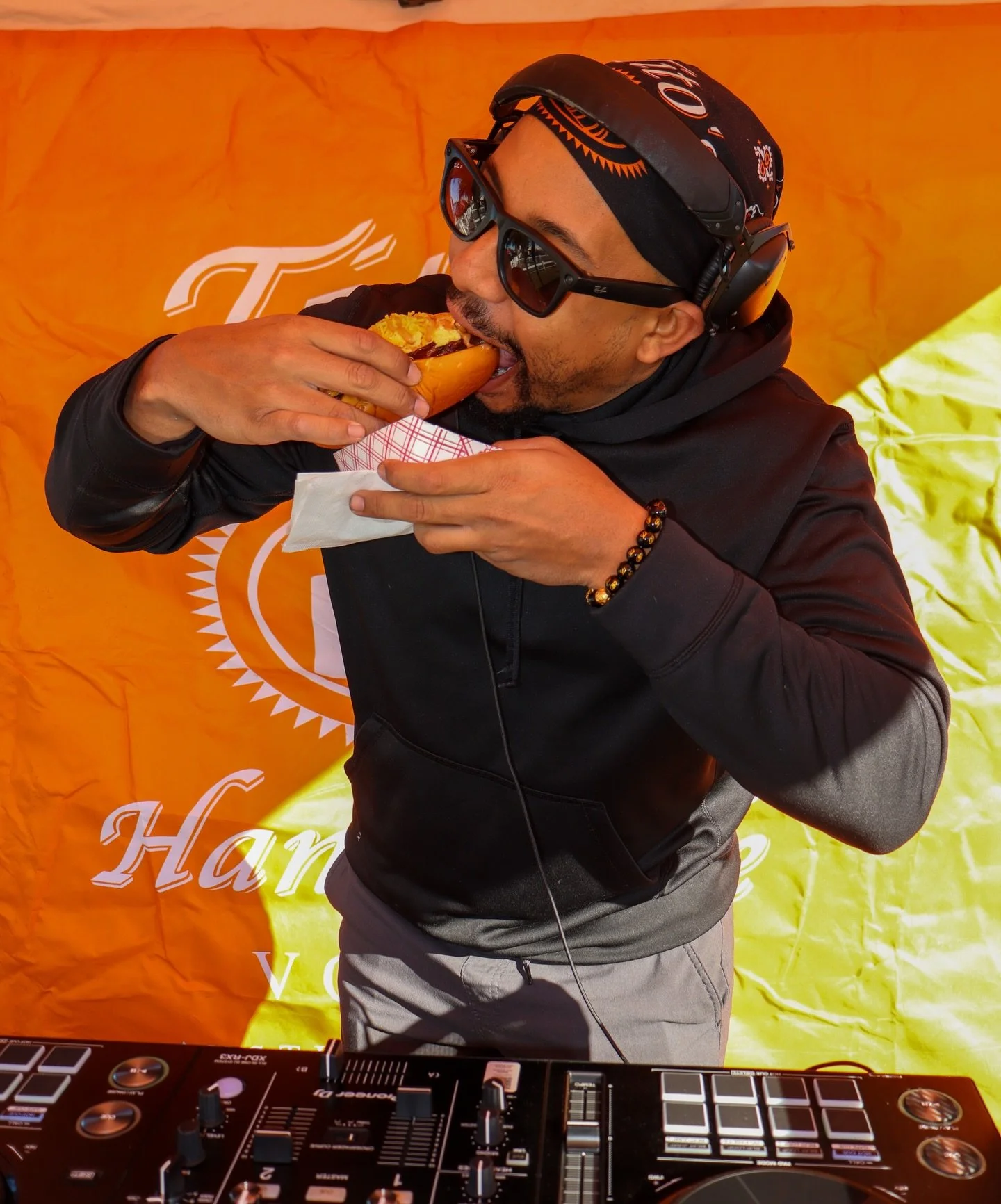 Saturday &amp; Sunday brunch? ✅
Super Bowl boxes for pickup? ✅

Brunch bites or game-day feasts, @diggydogs_tampa has it all this weekend😎

#tampaeats #superbowl #glizzy #catering