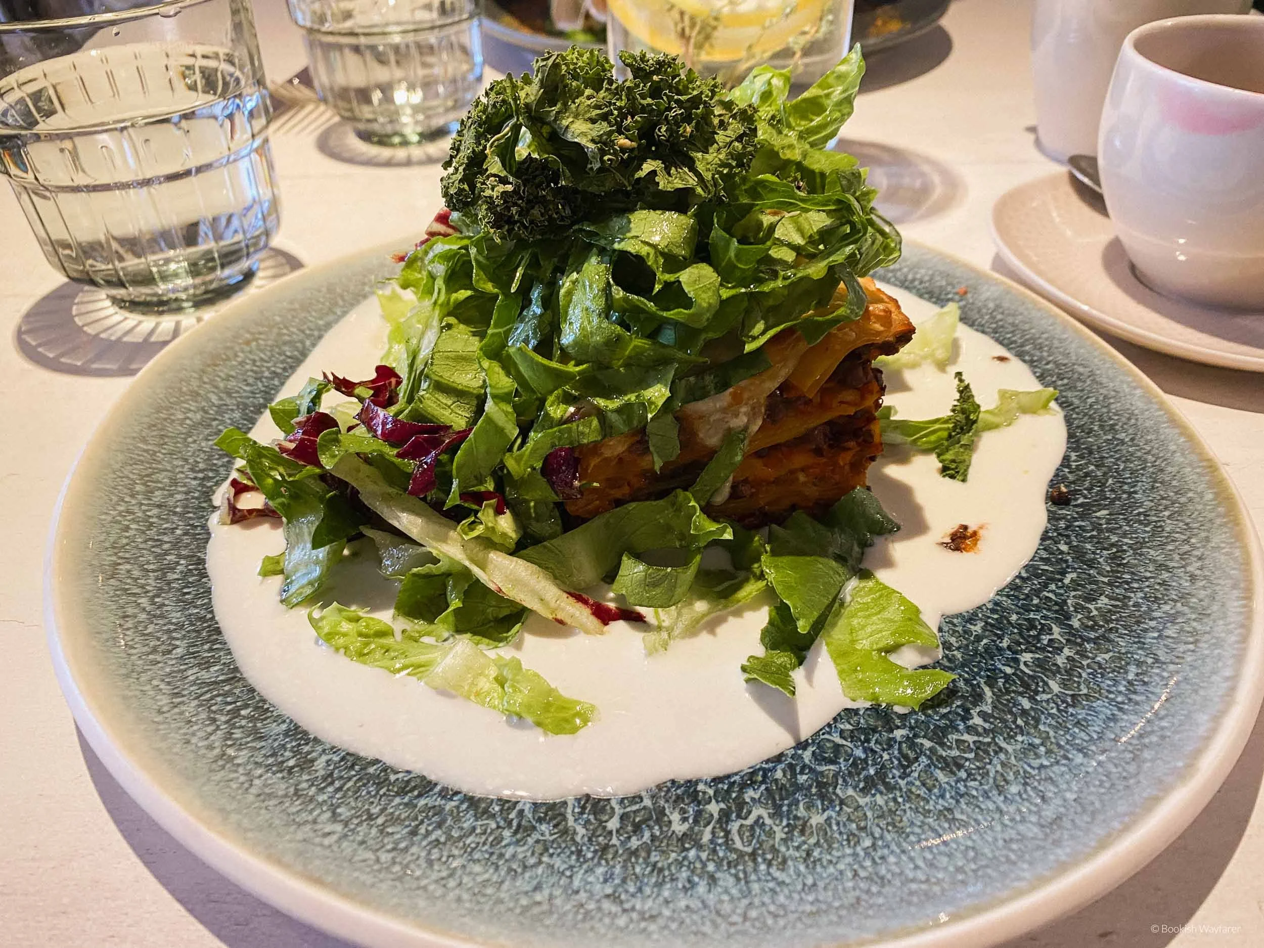 vegan-restoran-v-food.jpg
