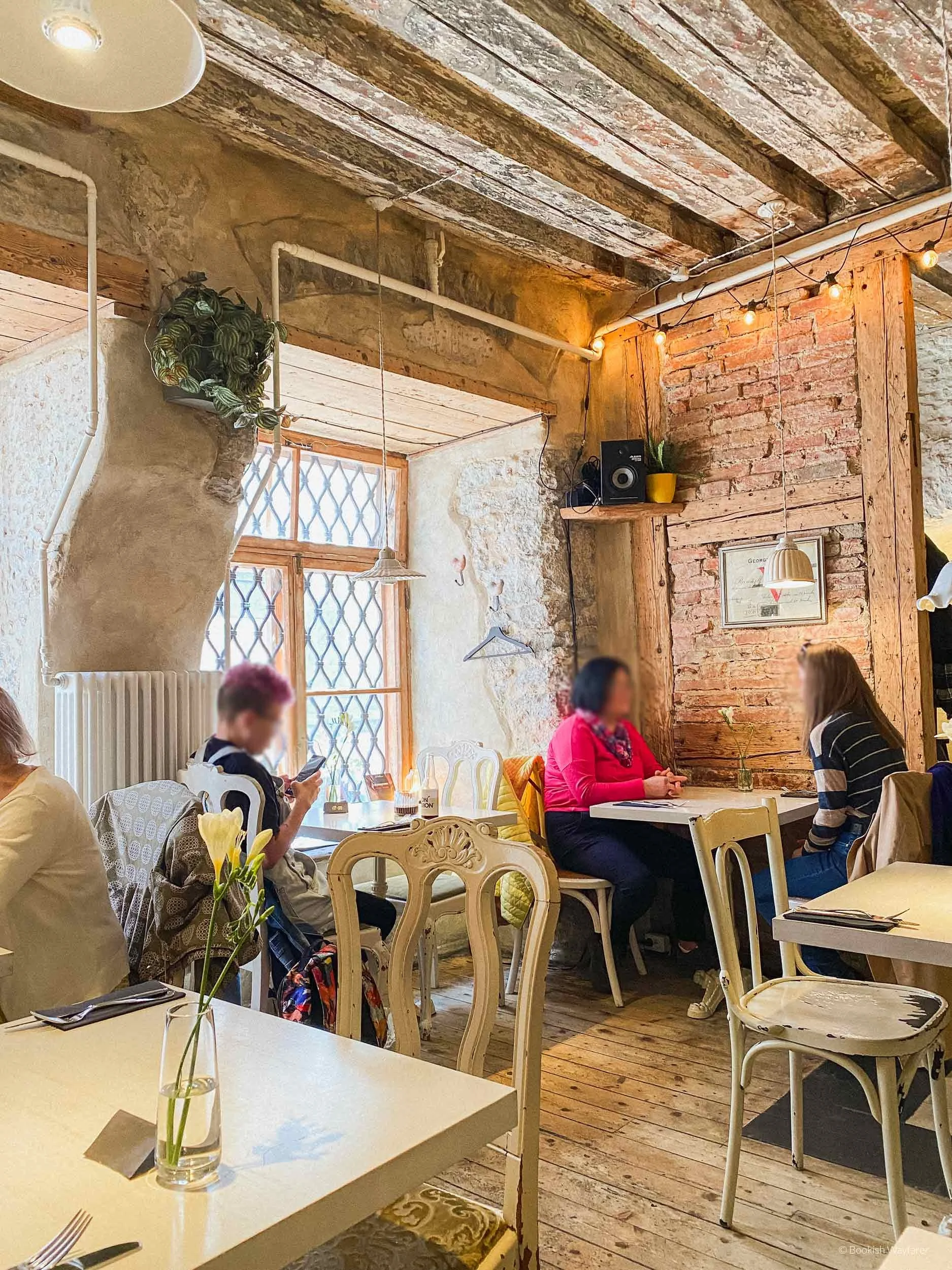 vegan-restoran-v-interior.jpg