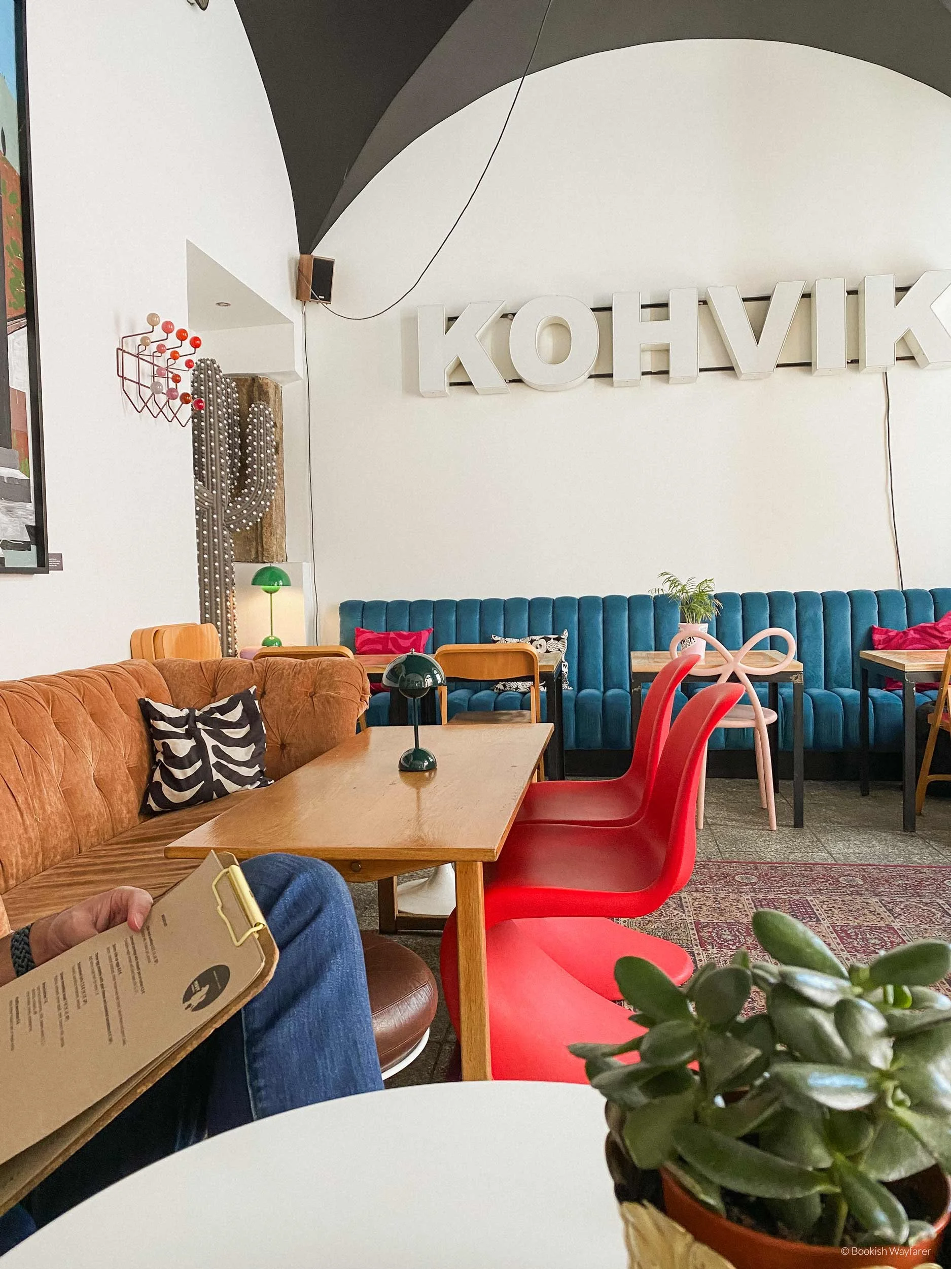 kohvik-must-puudel-interior.jpg
