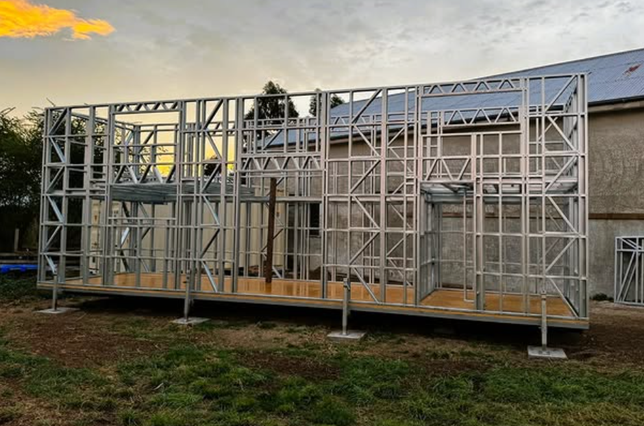 lifting jack stands used to support nz tiny house