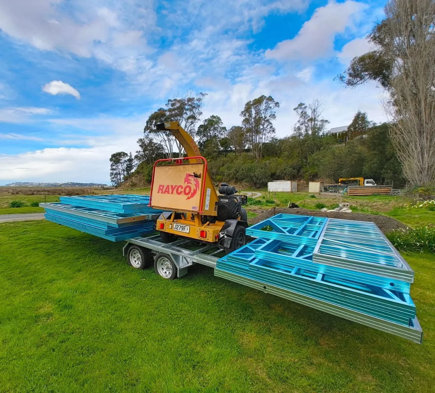 Smart trailer plus frames ready to build. Customer also brought a clipper locally, so we loaded that for them to save transport costs.