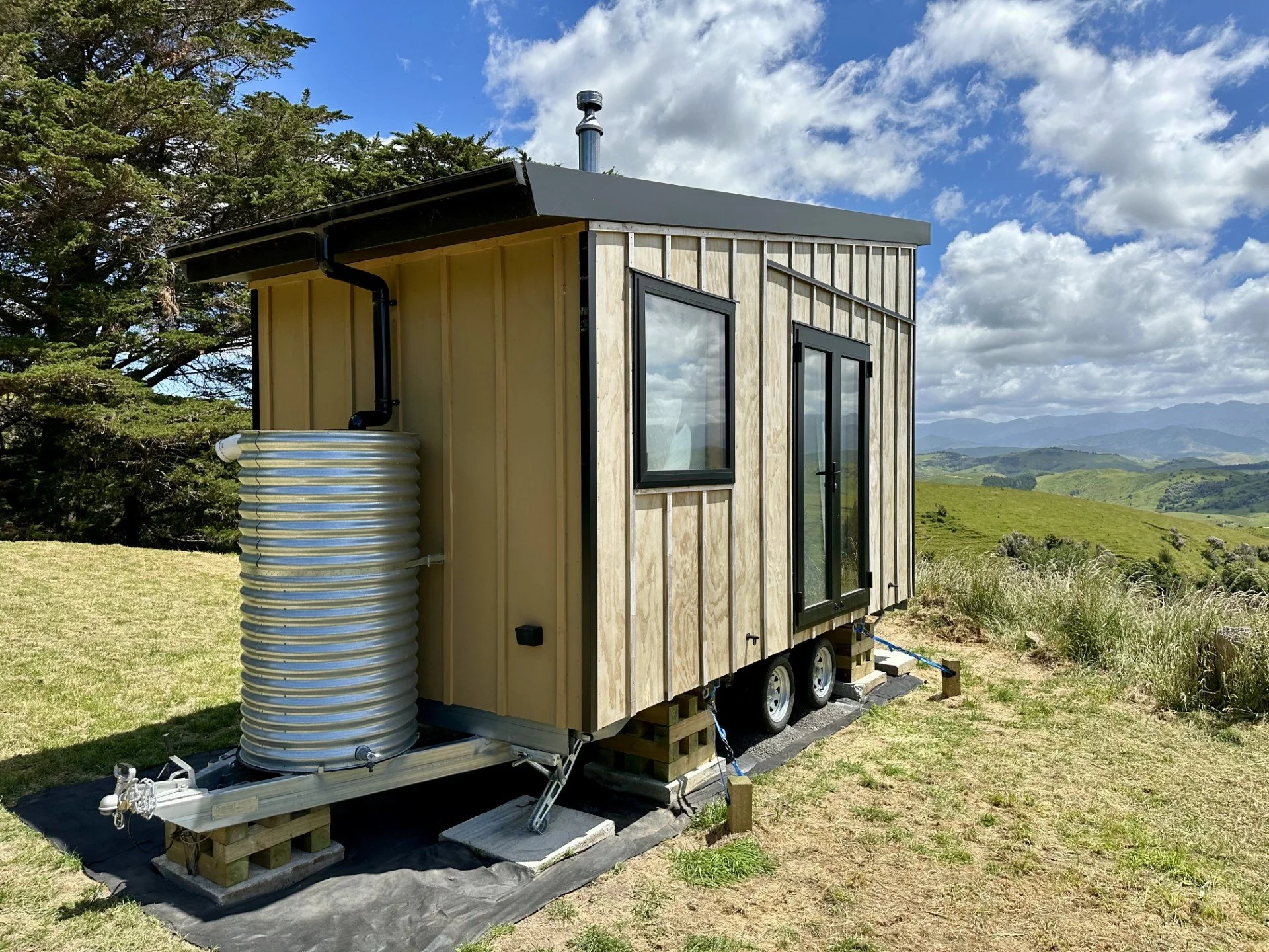 Looking for a cabin retreat? This customer built one on a Rhys trailer. Situated in a high wind zone, they&rsquo;ve done an excellent job stabilizing and securing the structure.

#cabin #trailer #tinyhouse #tinyhome #thow