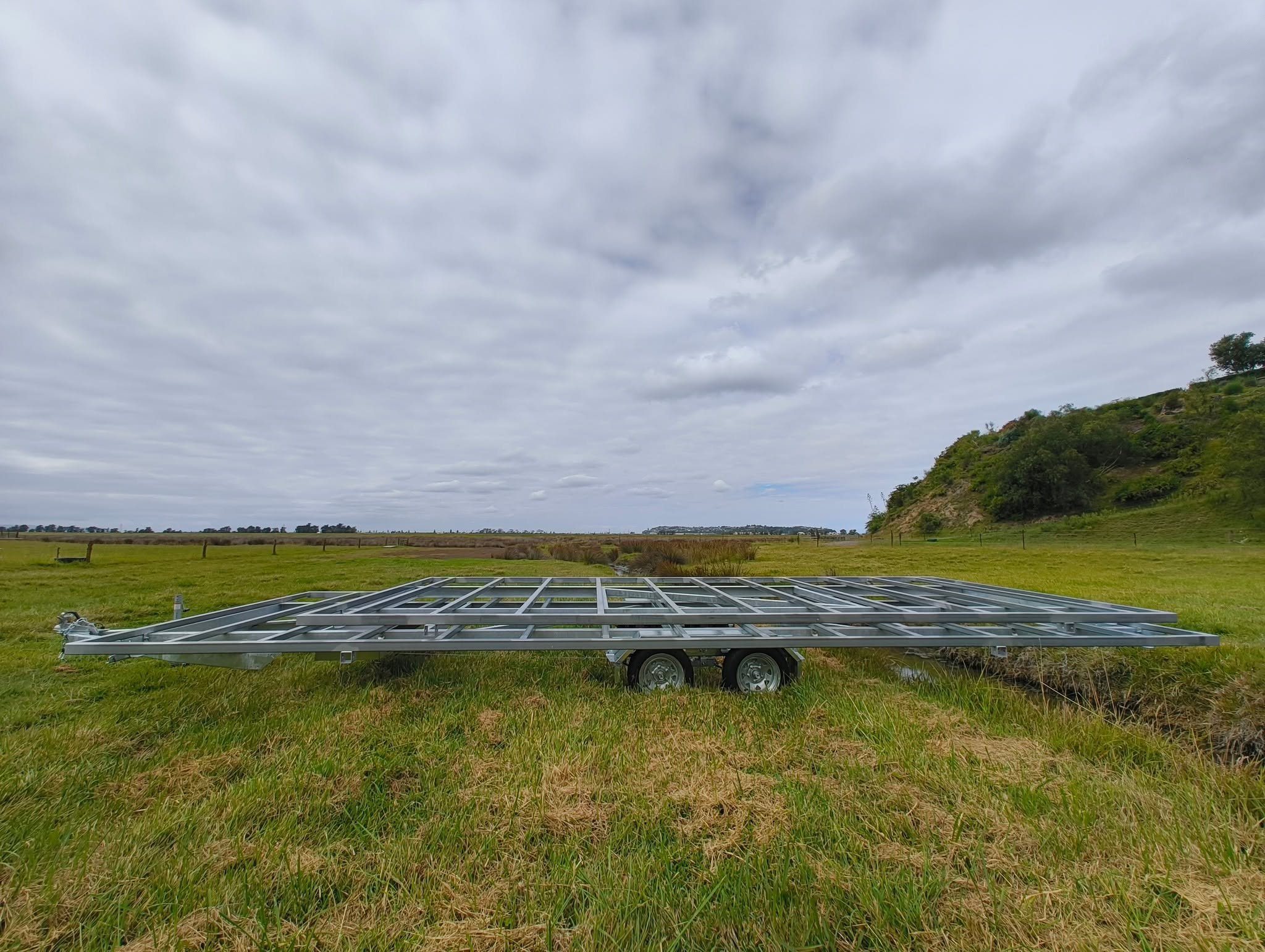 Get two builds out of one system. 
The Smart Trailer can be configured with two separate decks, letting you build two tiny homes from a single trailer setup &mdash; a smart way to cut costs without cutting quality.

#tinyhouse #tinyhome #trailer #nzt