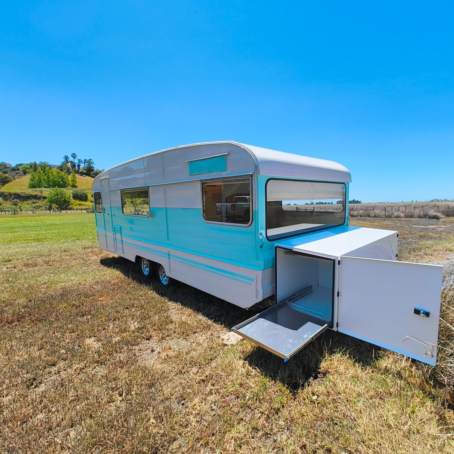 We had the pleasure to restore 1972 Oxford 6m caravan, ensuring it is ready for reliable touring across New Zealand.

&bull; A completely new hot-dip galvanised and braked trailer frame, equipped with corner steadies, was installed to replace the old