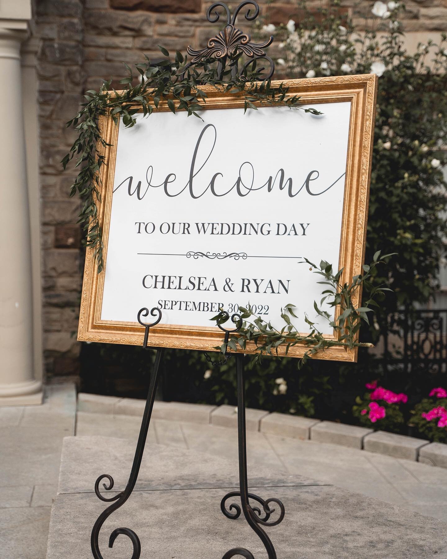 Stunning entrance sign🤍
&bull;
&bull;
&bull;
#palettamansion #weddingphotography