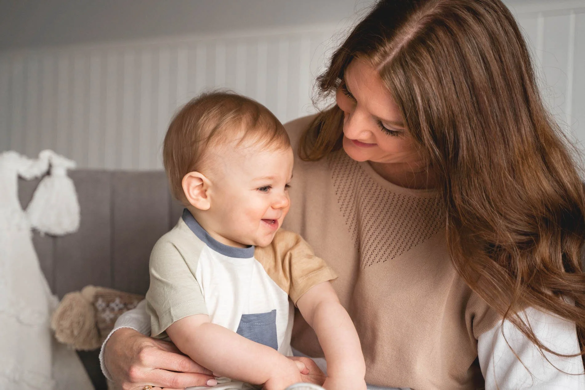 baby-smiling-with-mom