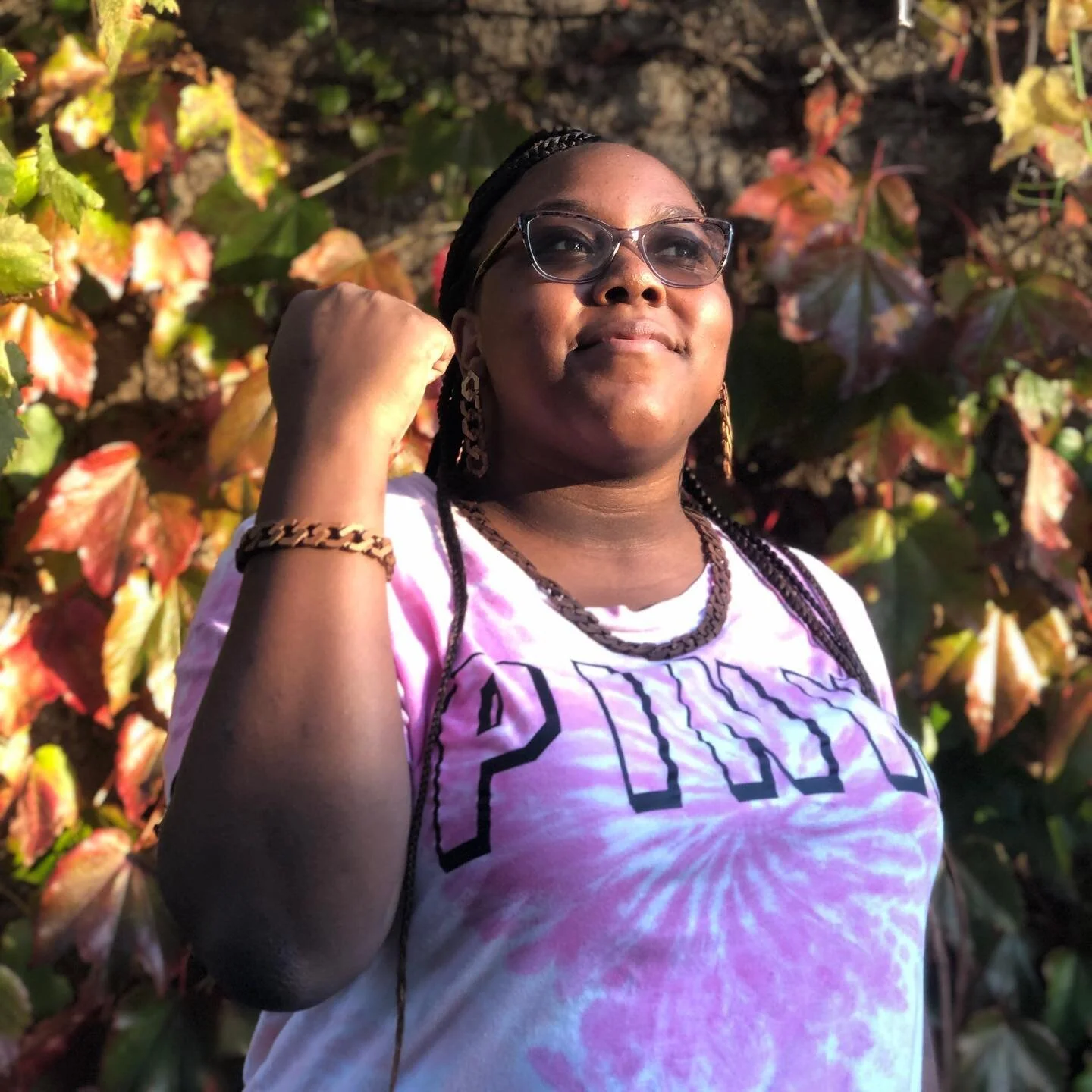 Still looking for holiday gifts? Check out our necklaces, bracelets and earrings at woodgrainchains.com (link in bio) 
 Thank you to our lovey model @nunnat062020 for this powerful image!