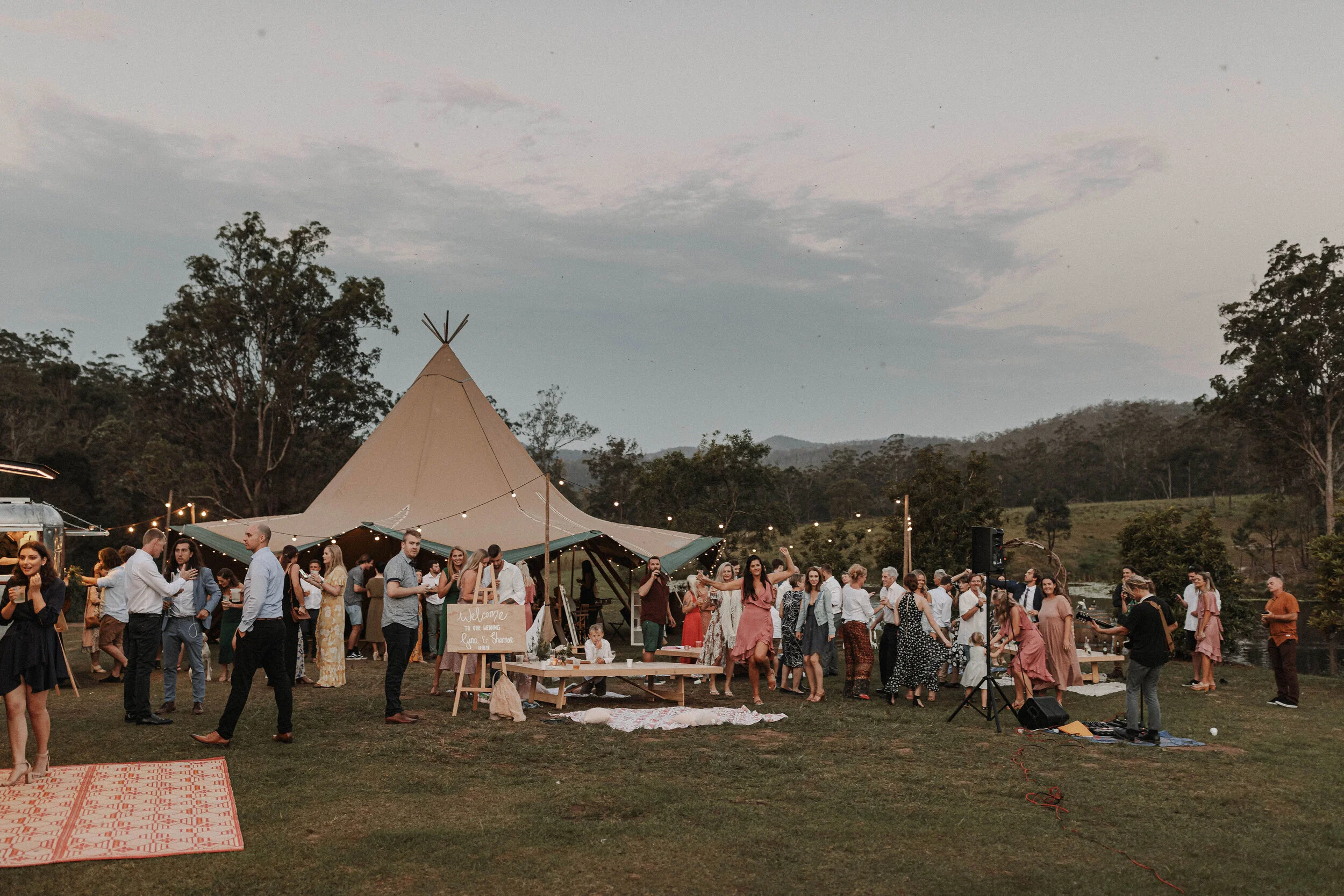 Mobile Caravan Bar Hire Gold Coast — Silver Belle Events