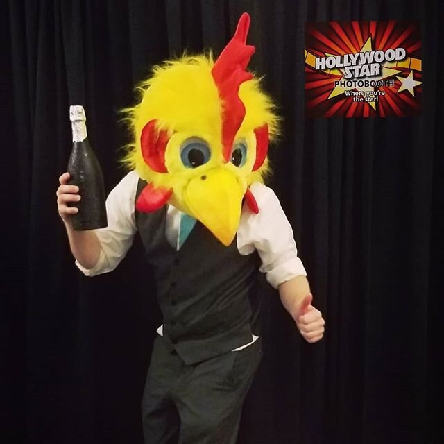 Why did the chicken cross the road? -------- To use the photobooth! 
#hollywood_star_photo #hw_star