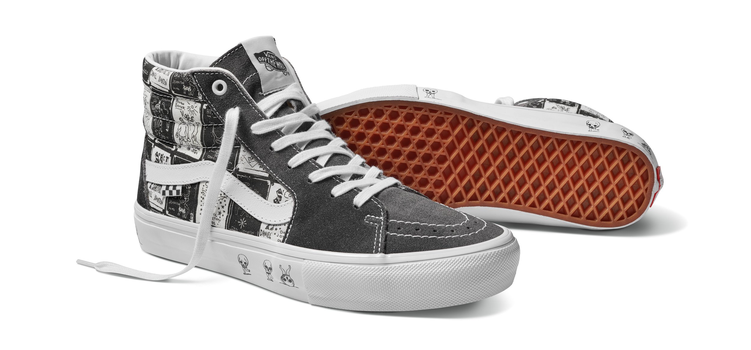 SP22_Skate_Sk8-Hi_DanielJohnston_VN0A5FCCAO7_Rav_AnglePair.jpg