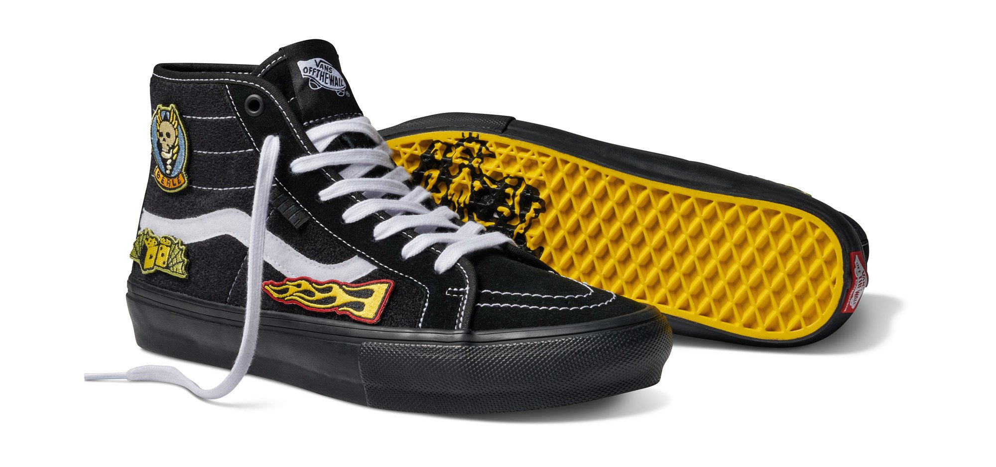 FA22_Skate_Sk8-HiDecon_VN0A5KYBBKA_Berle_BlkBlk_AngPair.jpg