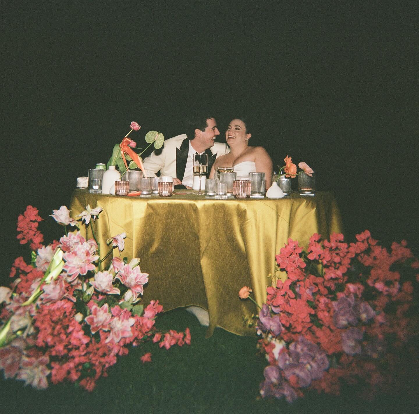 ❤️sweethearts at the sweetheart table ❤️

Photo + Video: @mayiosotaluno 
Planning: @joyandesigns 
Venue: @villaroyale_palmsprings 
Rentals: @archiverentals 
Paper Goods: @prattopapershop 
Linens: @luxe_linen 
Lighting: @lightsfornights 
HMU: @beautyb