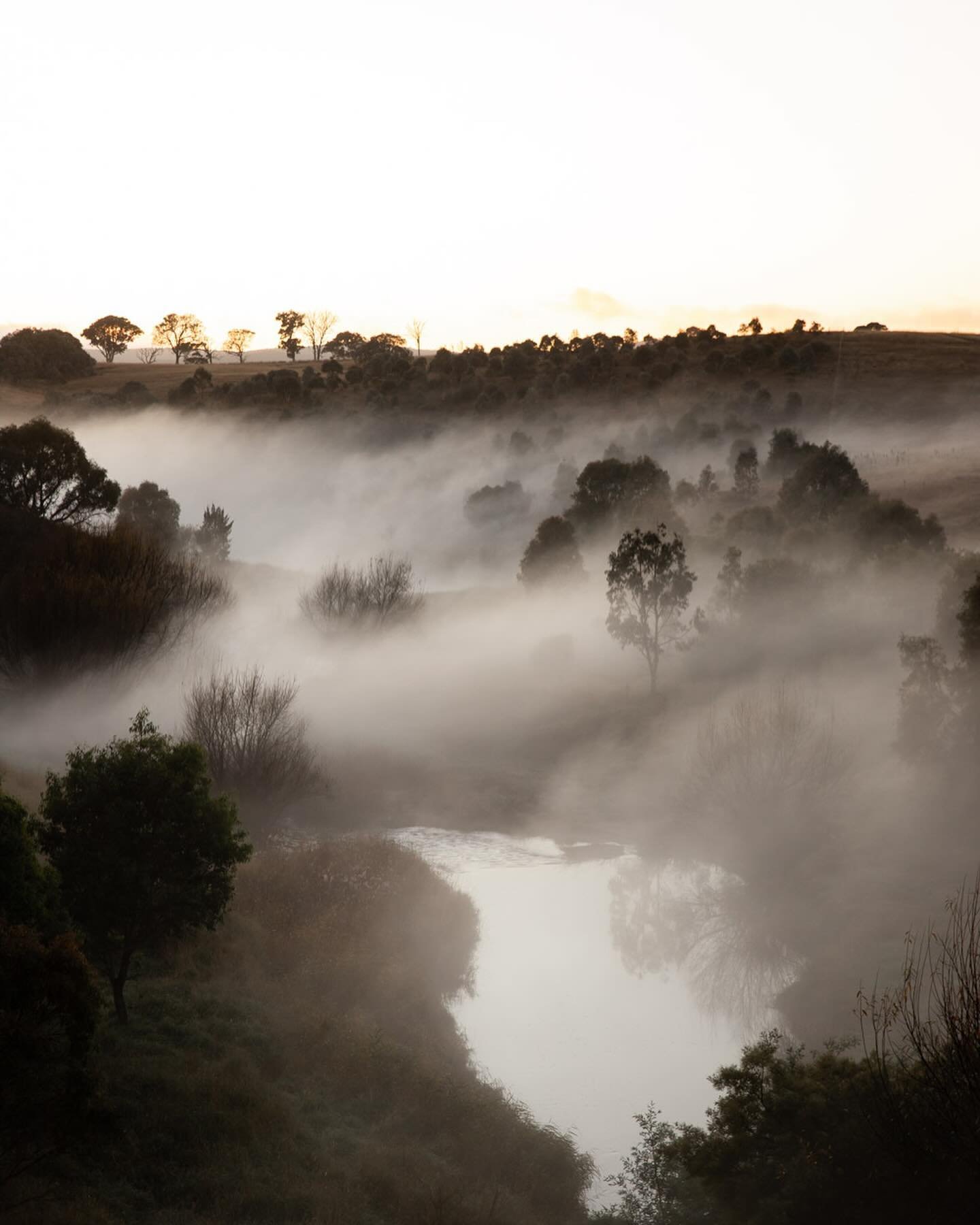 Crisp mornings. Long shadows, cosy evenings.  Come and enjoy the last days of autumn in the Southern Tablelands of NSW.

Bookings via link in bio.

📸 @leantimms 

.
#AutumnInTheCountry #AutumnGetaway #AutumnStays #AutumnHoliday #EscapeToTheCountry #