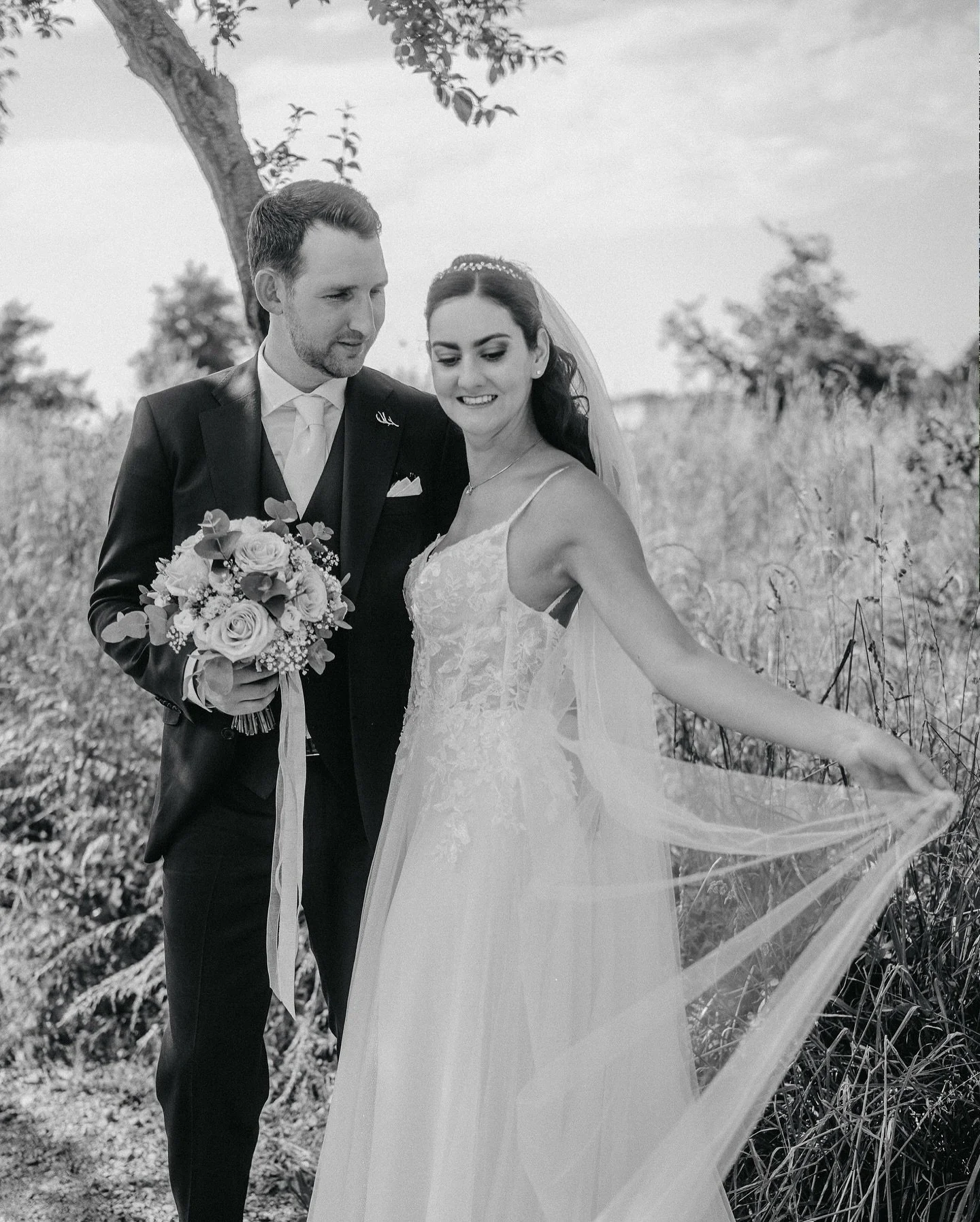 Haach, die @moschti.staefa 🤩🌿🥂

Eine richtige Wohlf&uuml;hloase! Ich darf hier jedes Jahr wundersch&ouml;ne Hochzeiten fotografieren &ndash; und freue mich jedes Mal aufs Neue &uuml;ber diese besondere Location. Hier sind fr&ouml;hliche Profis am 
