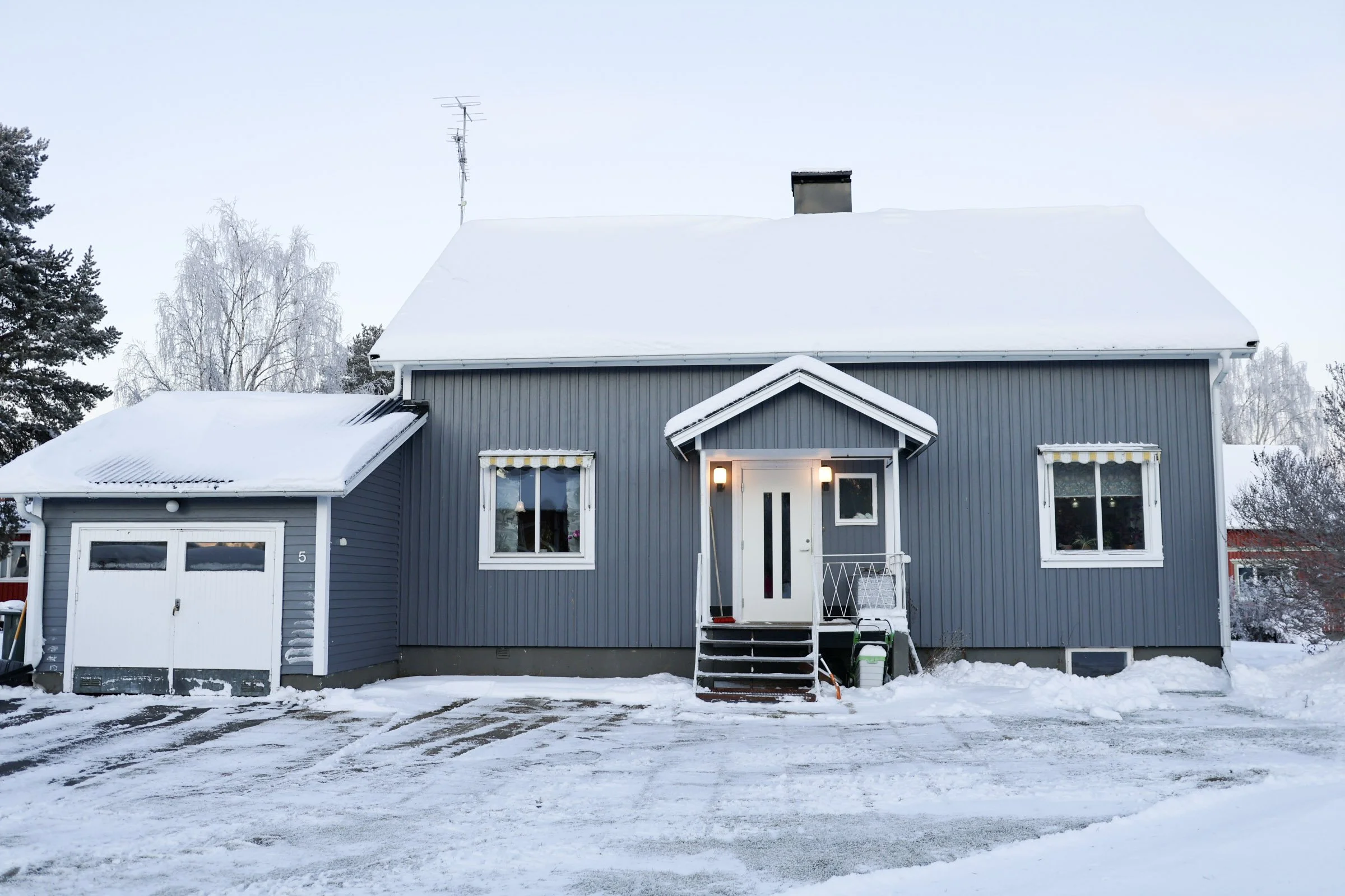 Huset vid älven ext rakt.jpg