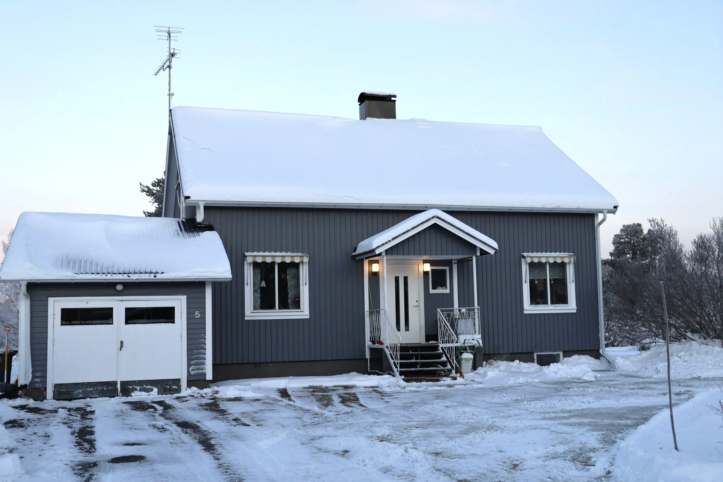 Huset vid älven snett.jpg