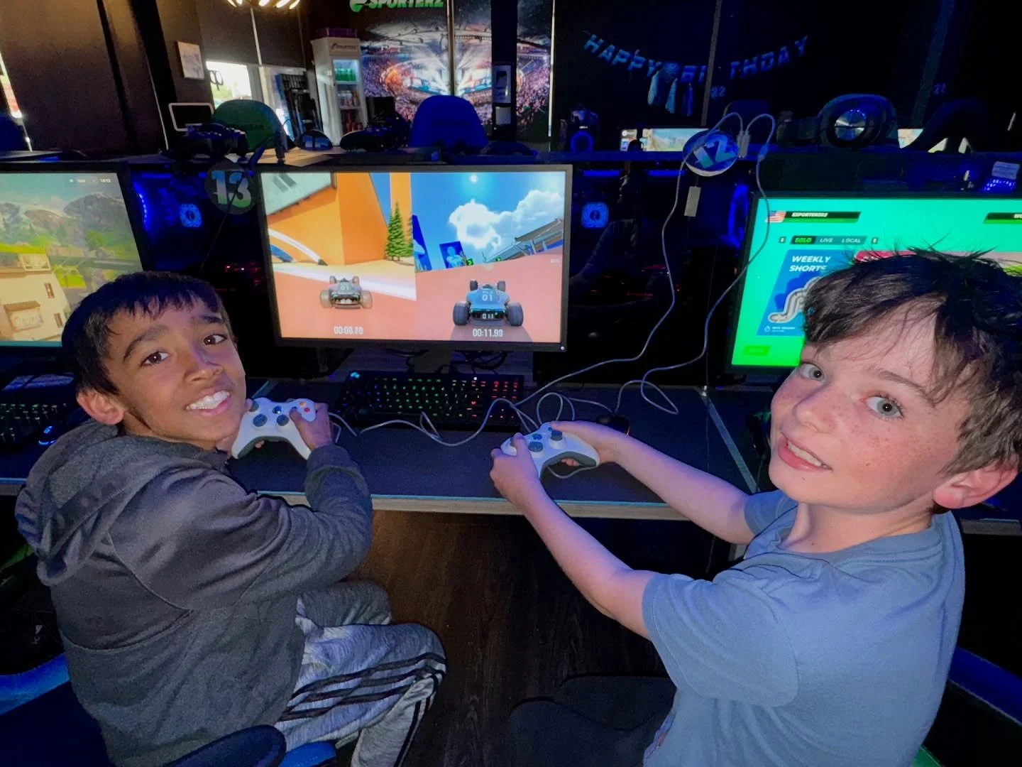Split-screen smackdowns! 🏎️ 
Two racers, one screen, endless fun!

#birthdayfun #sidebyside #trackmania #party #community #minecraft #fortnite #bestbirthdayever❤️