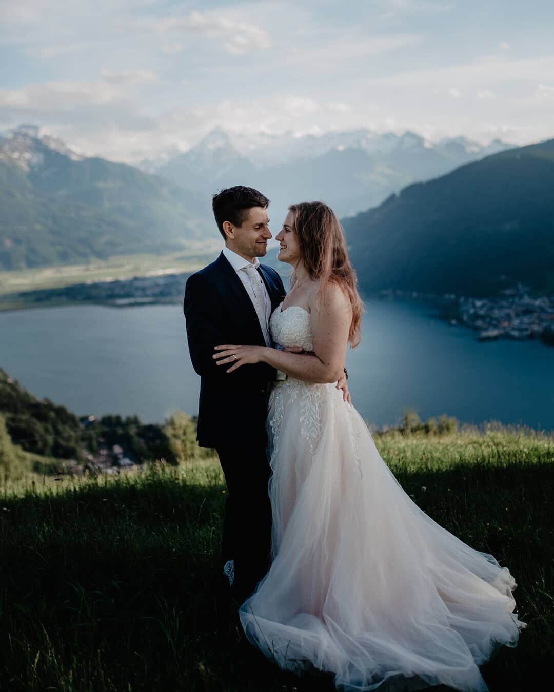 What a wonderful shoot with Kathi and Thomas ❤️⁠
.⁠
.⁠
.⁠
⁠
#belovedweddingstories #heiratenin&ouml;sterreich #dirtybootsandmessyhair #wanderingphotographers #mountainlovers #adventurouslovestories #salzburg #wildelopement #berghochzeit #wildloveadve