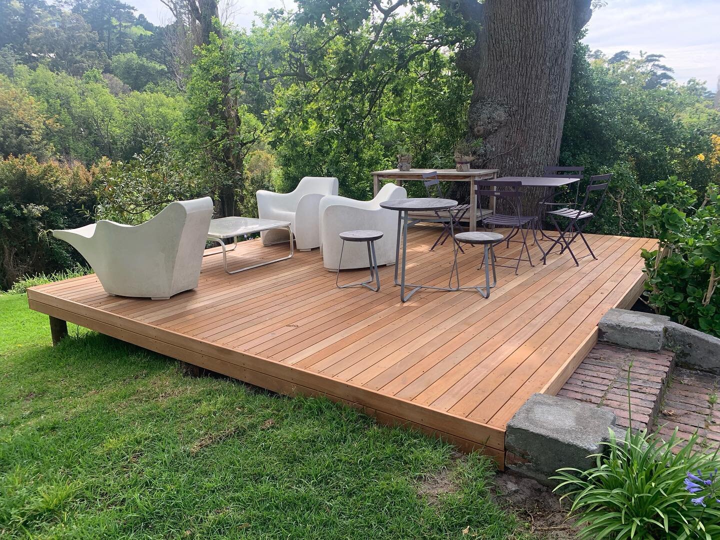 Let us make your ideas become a reality. You can dream it but let us build it. Our team holds an extremely high standard when it comes to quality. 

#capetown #balaudecking #hardwood #timber #ideas #decking #quality #workmanship