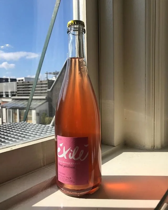 &Eacute;xil&eacute; - Lise et Bertrand Jousset. A bright p&eacute;tillant to enjoy those blue skies from your windowsill! ☁️ This 100% gamay is sunshine on the tongue: pear, melon, and satiating creaminess. ⁠⠀
⁠⠀
Lise and Bertrand Jousset's philosoph