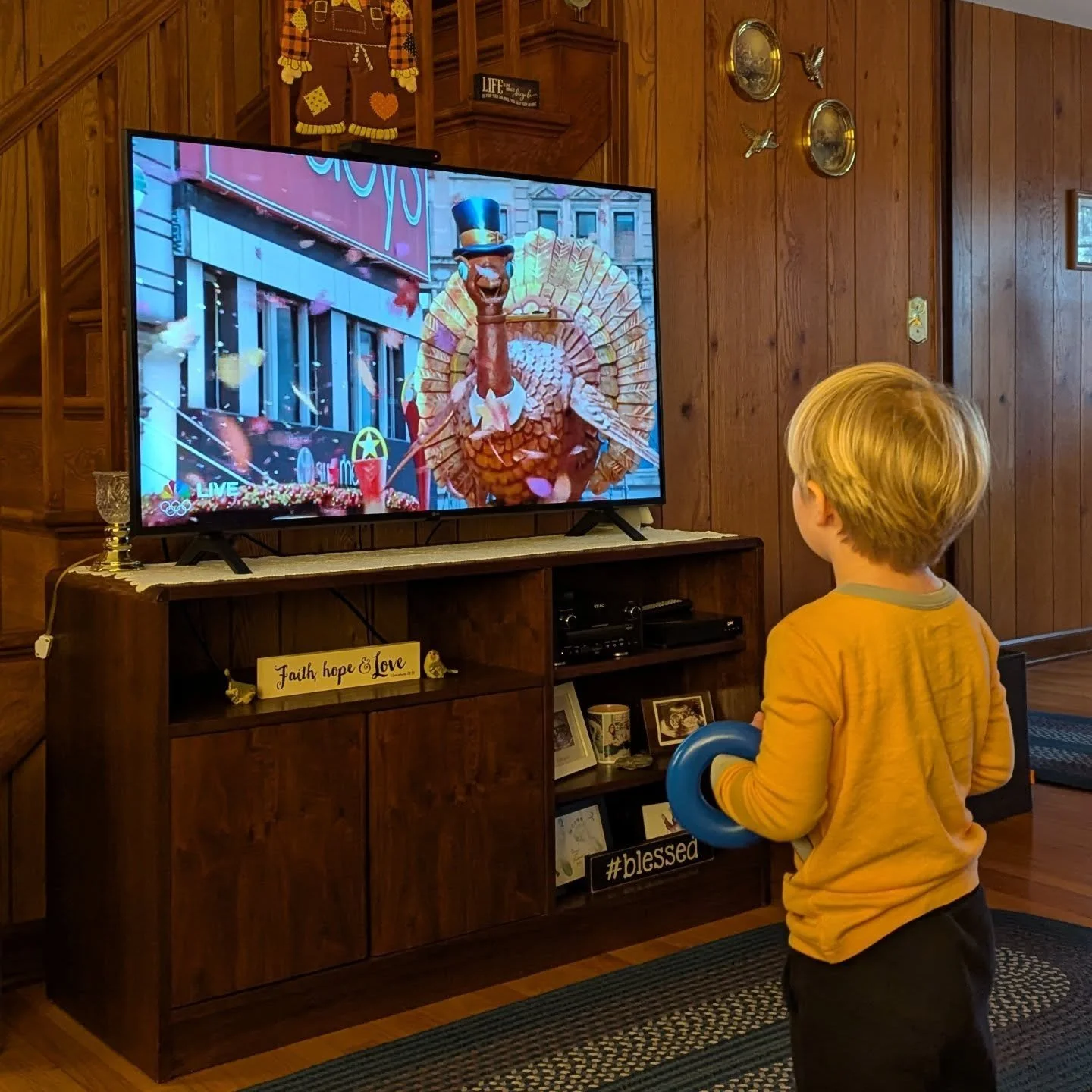 Happy Thanksgiving from NJ! 🧡

It felt strange not being in the parade -- last year we &quot;retired&quot; as clowns (my contact at @macys changed jobs) ... But gosh what a fun decade that was! Shouting &quot;Happy Thanksgiving,&quot; waving, and sk