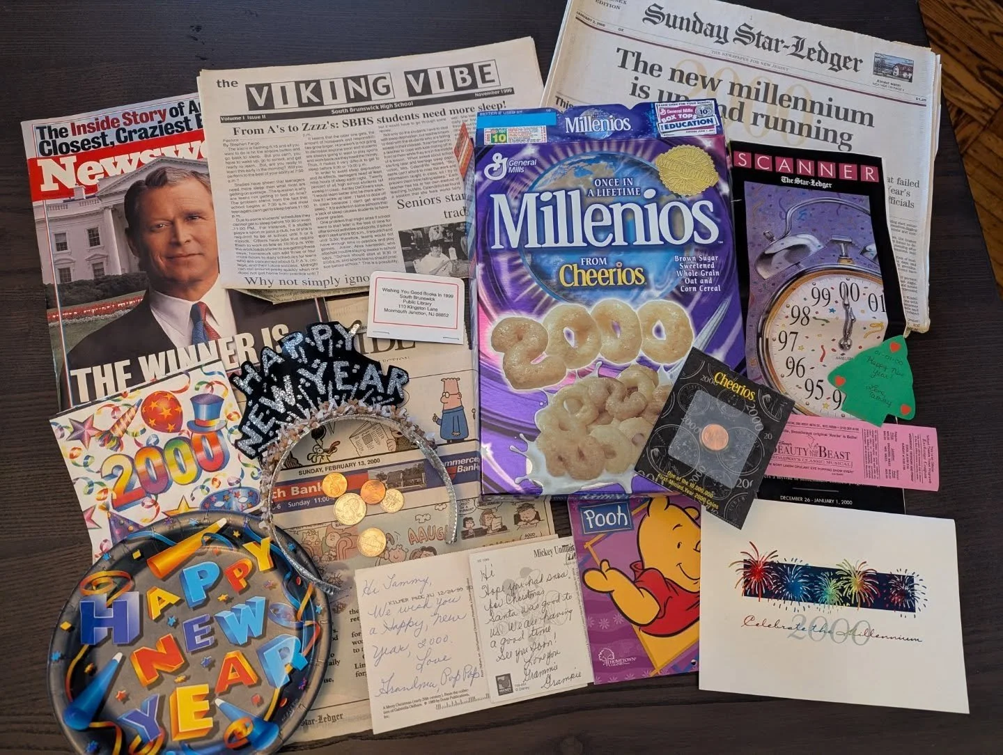 My 14-year-old self sent me a gift from the year 2000 this morning. In 1999, I took a @cheerios box and made a time capsule to open on Jan 1, 2026. I spent the whole year collecting millennium memorabilia and sealed it on 01-01-01. 

Inside: My high 