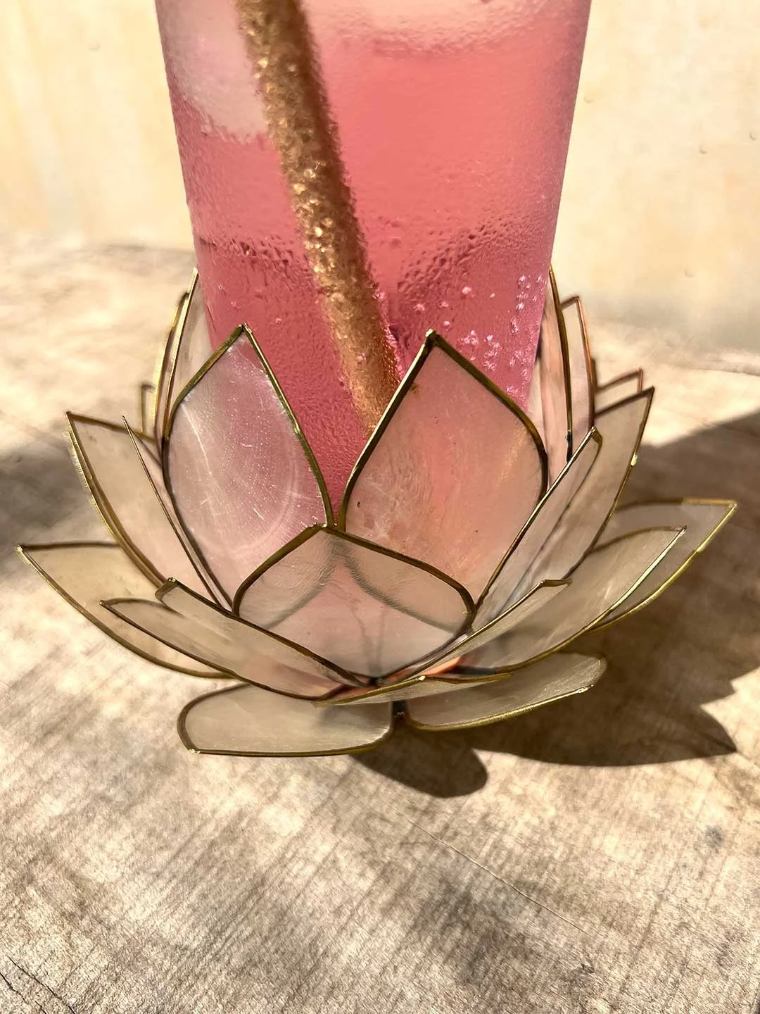WHITE-LOTUS-FLOWER-HIGHBALL-COCKTAIL-GLASS-CLOSE-UP-WEB.jpg