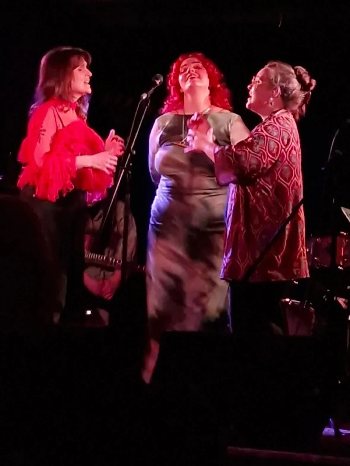 Such a beautiful night at @laylow_glasgow on Tuesday - here&rsquo;s some lovely peoples little clips 🔖

Thank you so much for coming and packing it out! 

And huge thanks to our insaaaane band @joerattray @cliffordguitarist @tomgibbspiano @markscobb