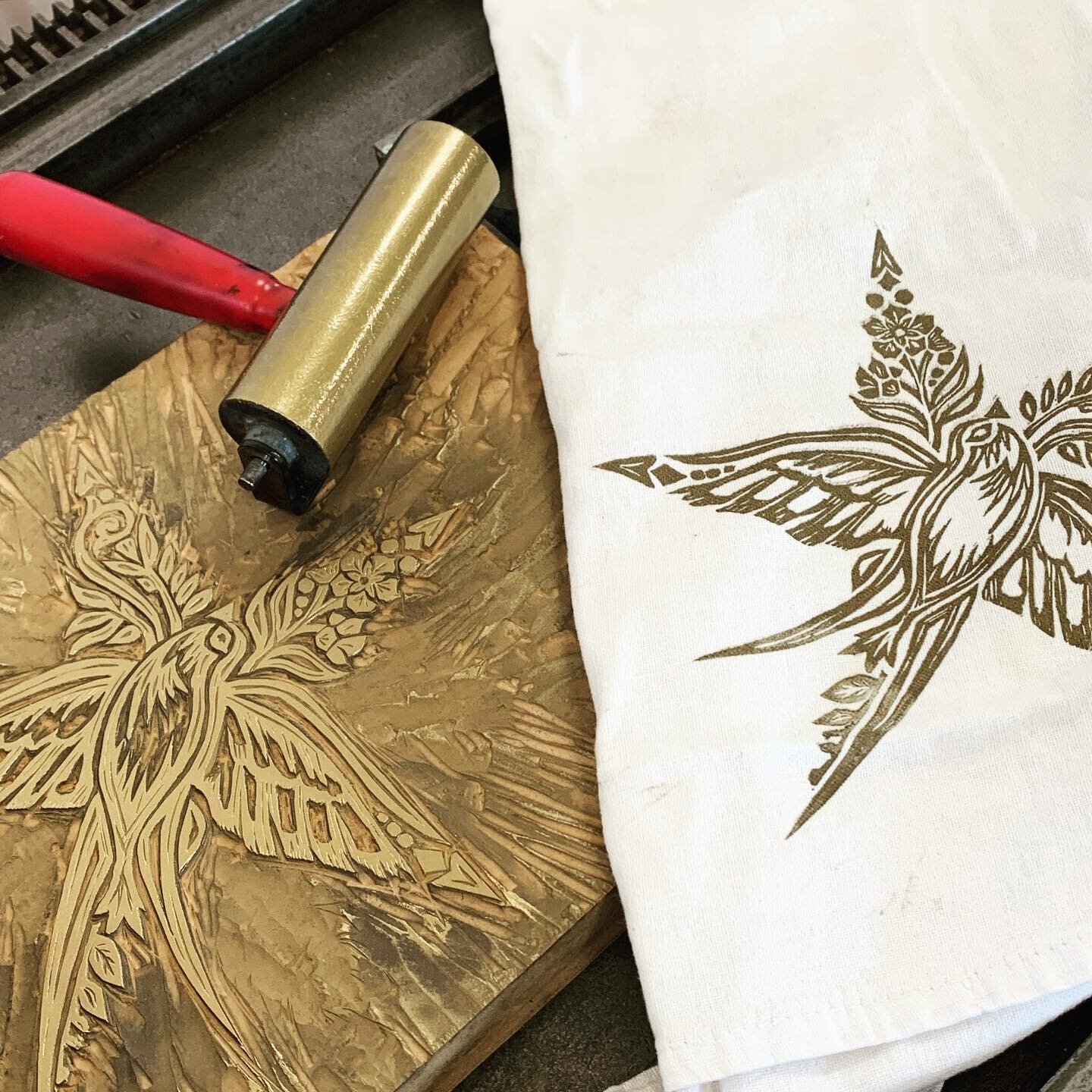 Textures. 

A few hand-made gifts in production! 

#lineoleumprinting #letterpress #swallow #teatowels #goldink #forgetmenots #star #handmadegifts