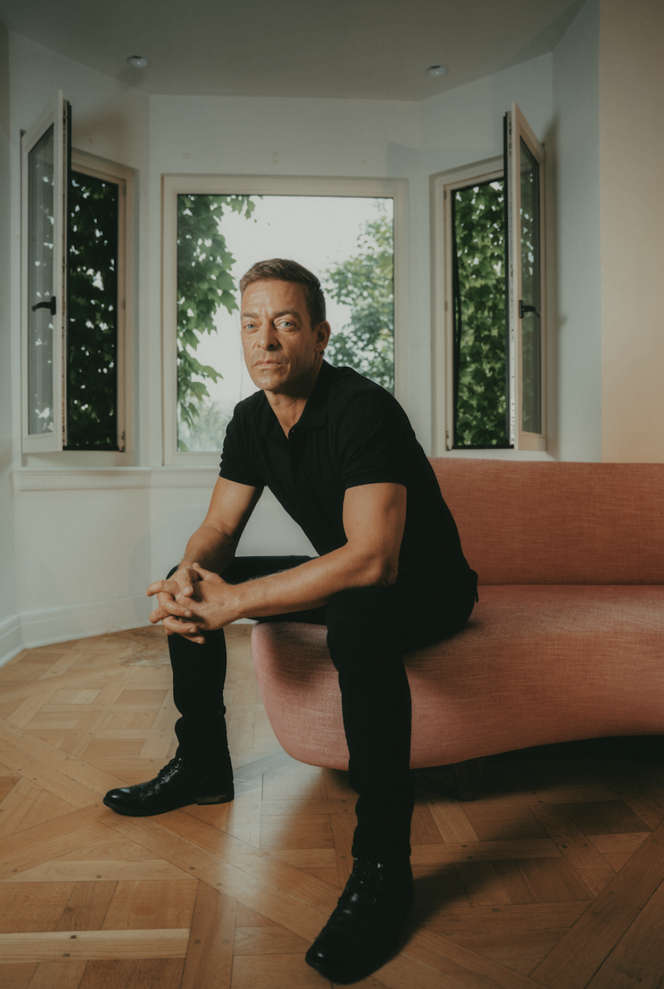 ALEXANDRE DÉSILETS : 25 ANS DE CARRIÈRE CÉLÉBRÉS DANS UN RETOUR SUR SCÈNE IMMERSIF