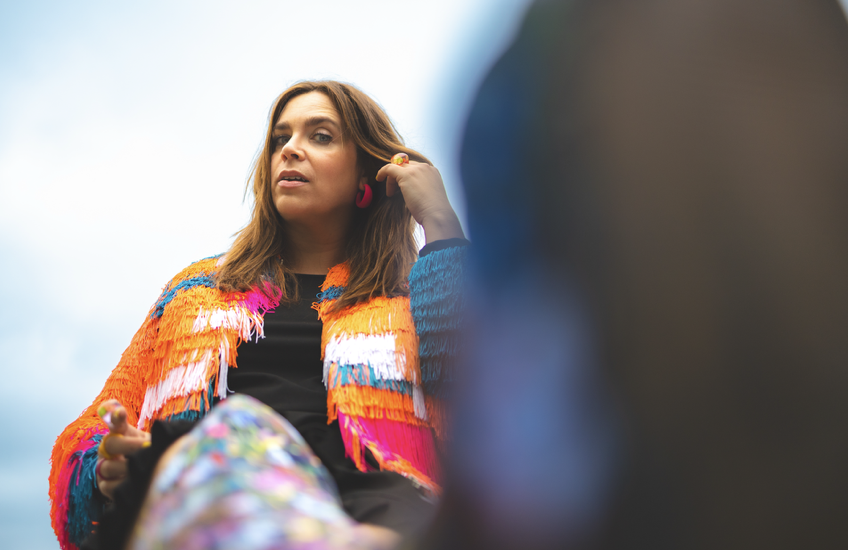 Marjolaine Morasse lance « Pile ou Face », une offrande pop, dansante et libératrice face au chaos ambiant