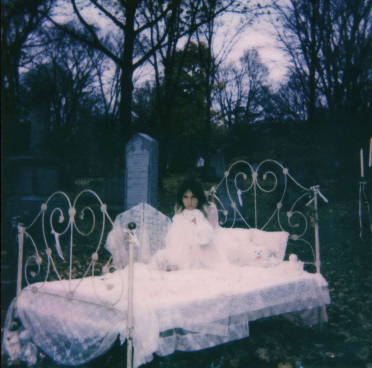 L I L A dévoile son nouvel album angels on my mind : une ode lumineuse à l’invisible et au réconfort