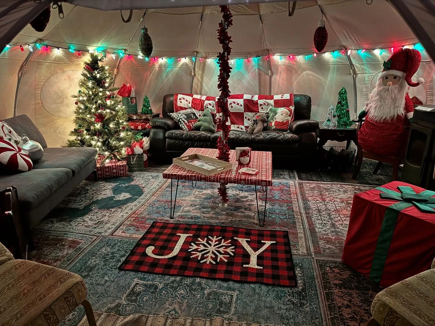 We&rsquo;re so excited to officially announce that our Christmas Yurts will be available to rent from 11/25-01/25! 🎄🎅🏼🌟 With our Grinch-themed menu (exclusively available in the yurts), our Christmas yurts are the perfect place for families to ga