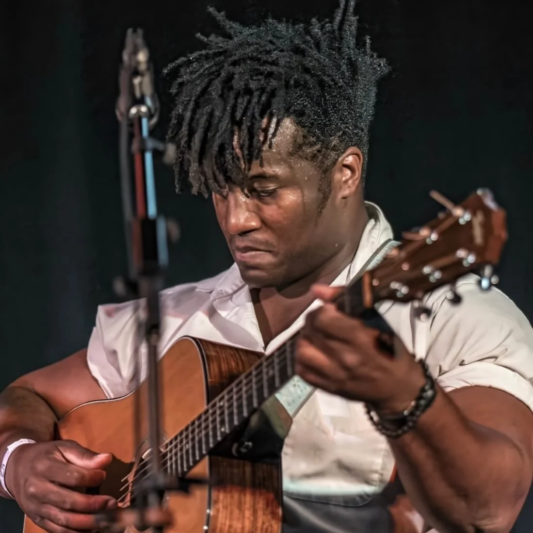 We&rsquo;re excited to have @jonathanpbjr back playing music in the park after our winter break!! Music in the park every night Wednesday-Sunday! Check our event calendar on our website for details! 🎶☀️🎸✨

#rvadine #rvamusic #brambleon #rvaeats