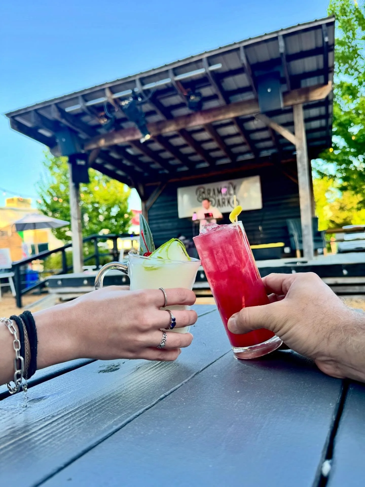 While there are lots of creative ways to have a great time at Brambly Park, pregaming with trivia and cocktails before a $45 date night dinner for two is a pro move on a Tuesday night 🍷🥗🍕 

#rvadatenight #rvaeats #rvafine #brambleon #rvatrivia