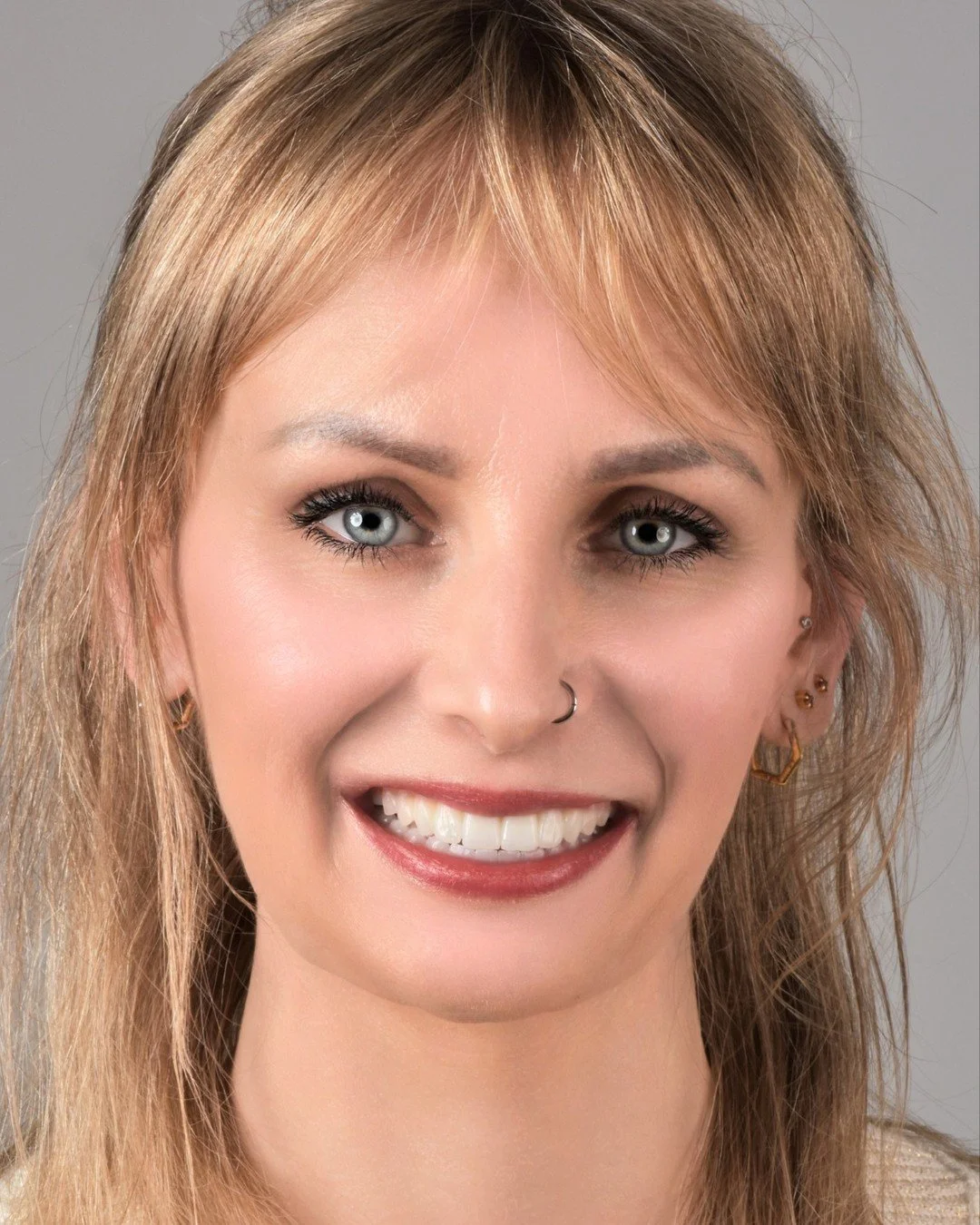 Powiedziano jej że paradontoza to koniec. Że z takimi zębami już nic się nie zrobi. ❌

Mylili się.

Poznajcie panią Anię. Kobietę, kt&oacute;ra przez lata bała się uśmiechać. Kt&oacute;ra na każdym zdjęciu zasłaniała usta. Kt&oacute;ra odmawiała wyjś