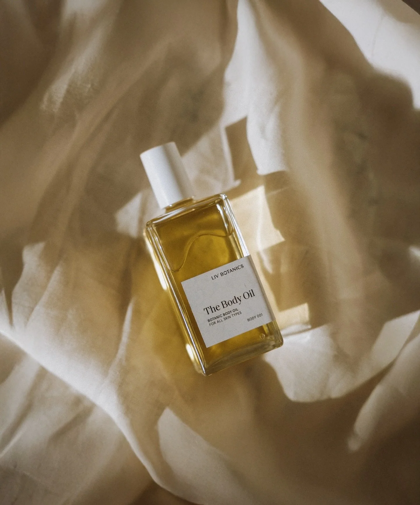 LIV Botanics - Branding &amp; Packaging Design

This packaging design lets The Body Oil&rsquo;s natural beauty shine, with its golden hue radiating through the recyclable glass bottle. The plastic-free label, adorned with delicate botanical illustrat
