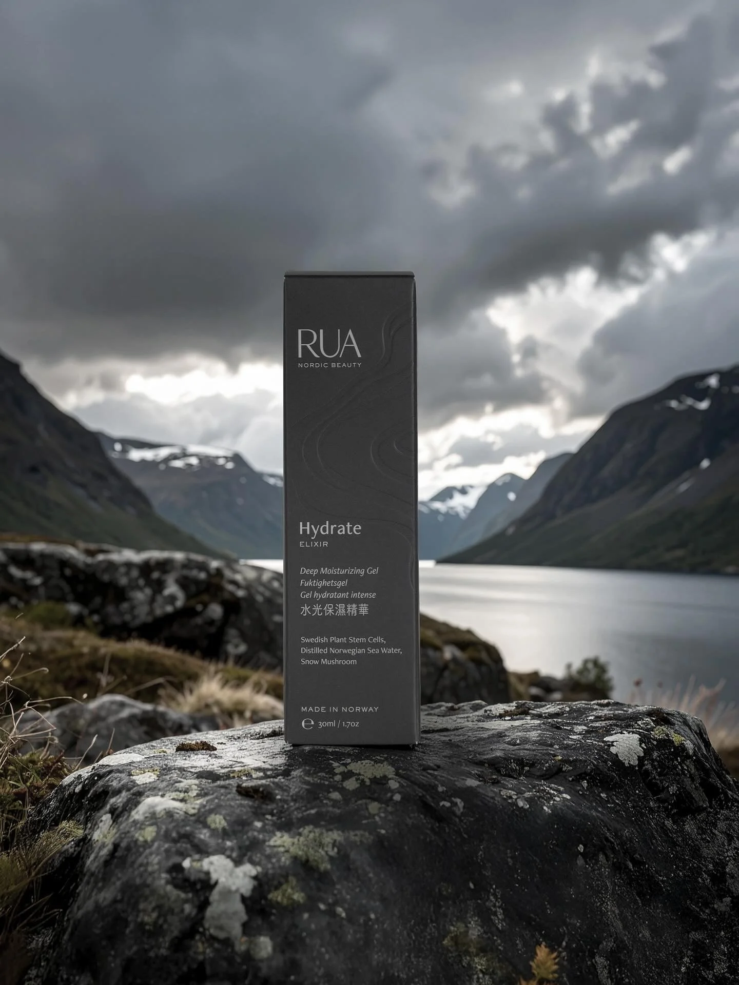 New bottles. New refill system. New energy for @ruabeauty.co 
The boxes had to rise to the occasion.

We said goodbye to the plant emboss.
We removed the white foil, making the boxes easier to recycle.
And introduced a blind deboss, more organic, mor