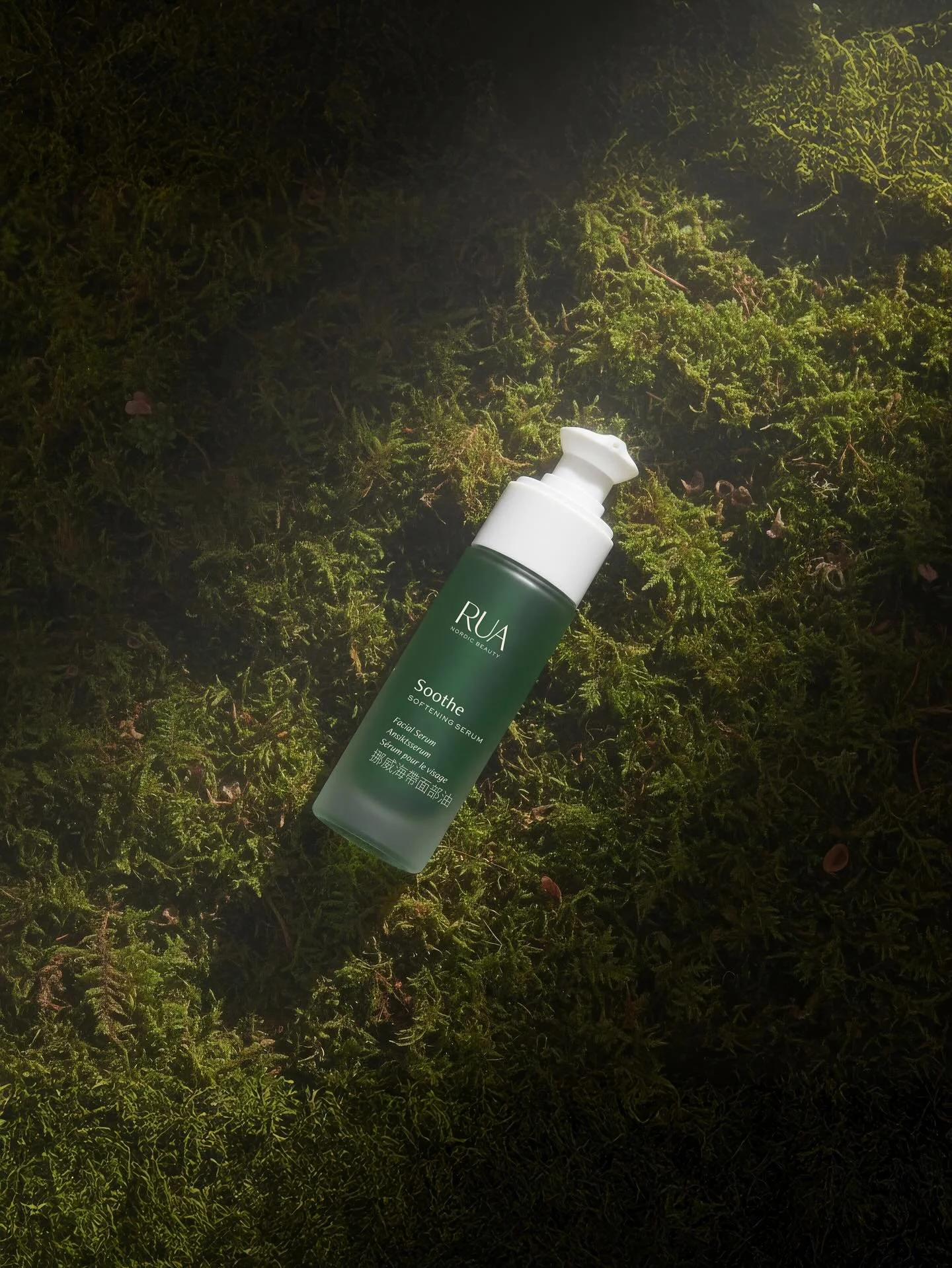 RUA &ndash; Packaging Design

With every detail, @ruabeauty.co invites you to slow down.
To choose better, not more.

Each product begins with a glass bottle and aluminium cap.
Dispenser sold separately, just once. To be kept, cleaned, reused.

No ex