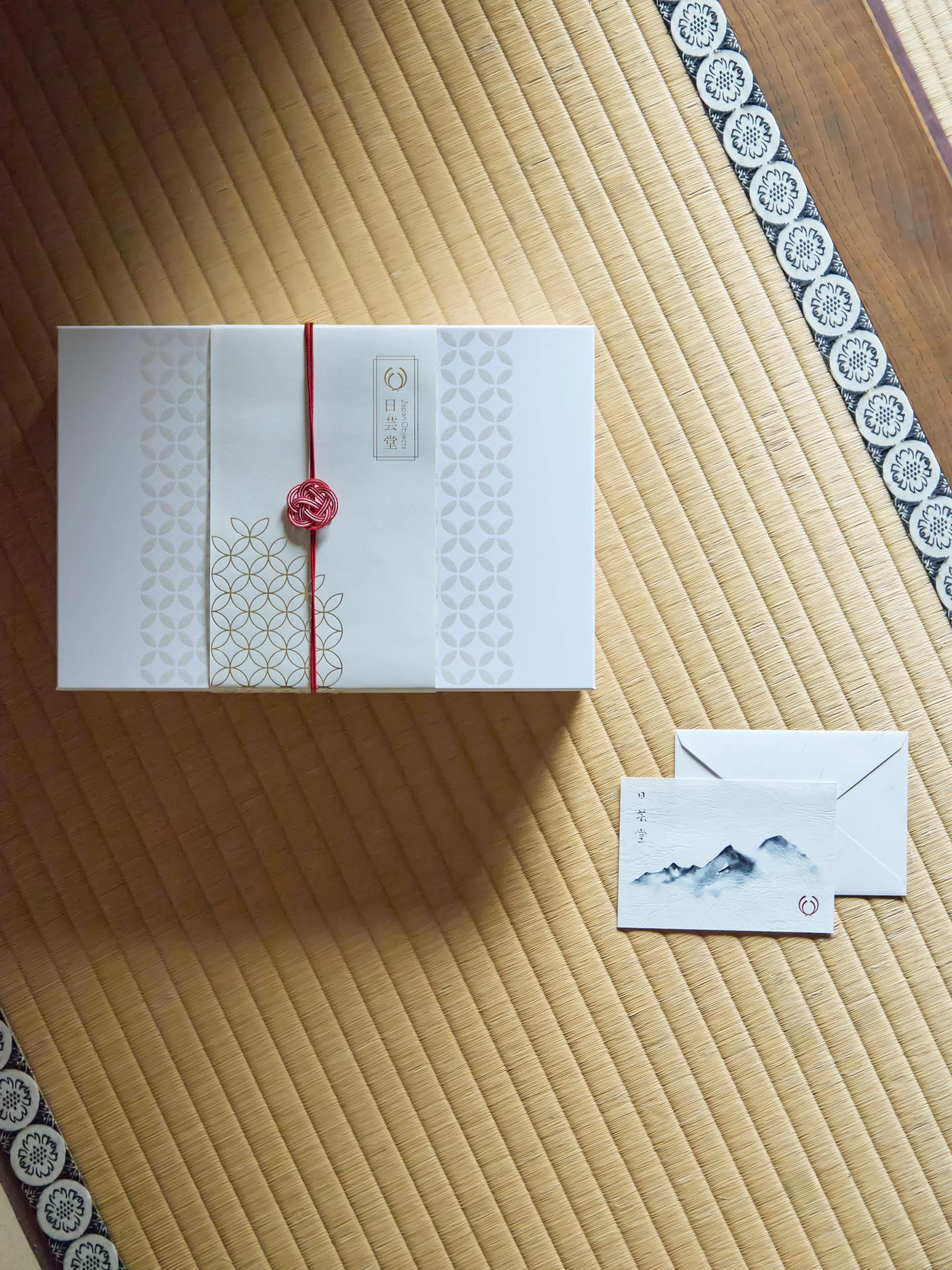 From box to card, every element was designed to create a poetic and thoughtful customer experience.